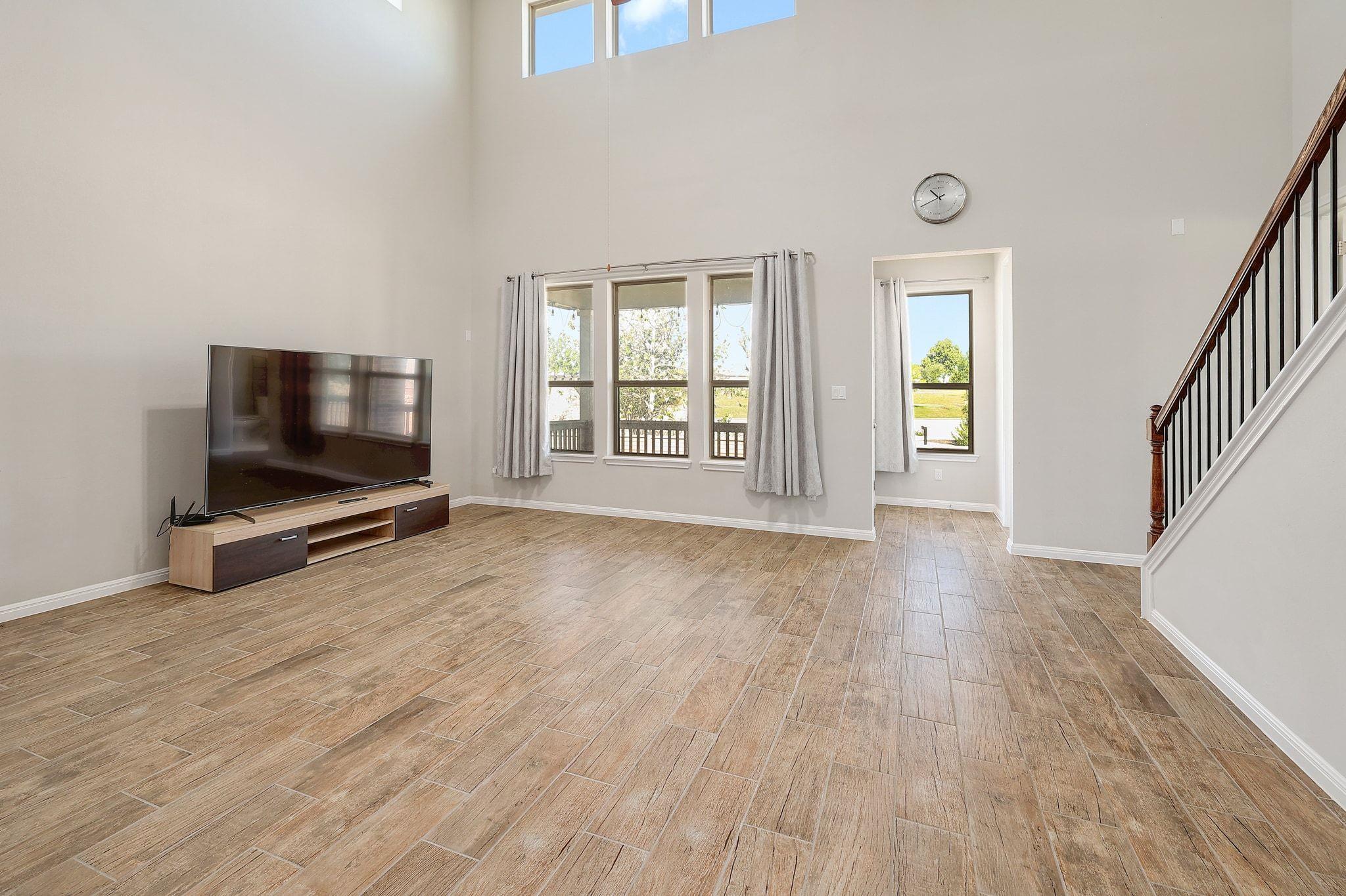 1136 Almeria Bnd Property Photo 9