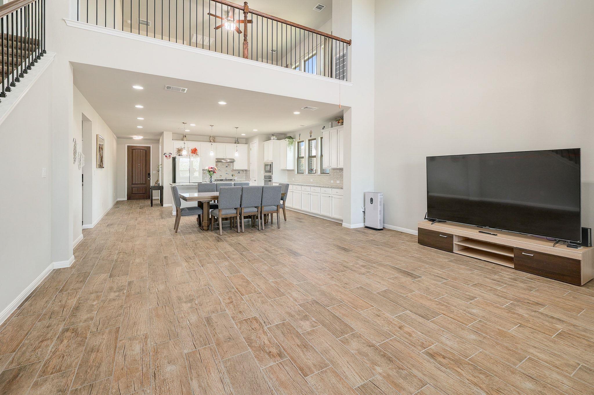 1136 Almeria Bnd Property Photo 10