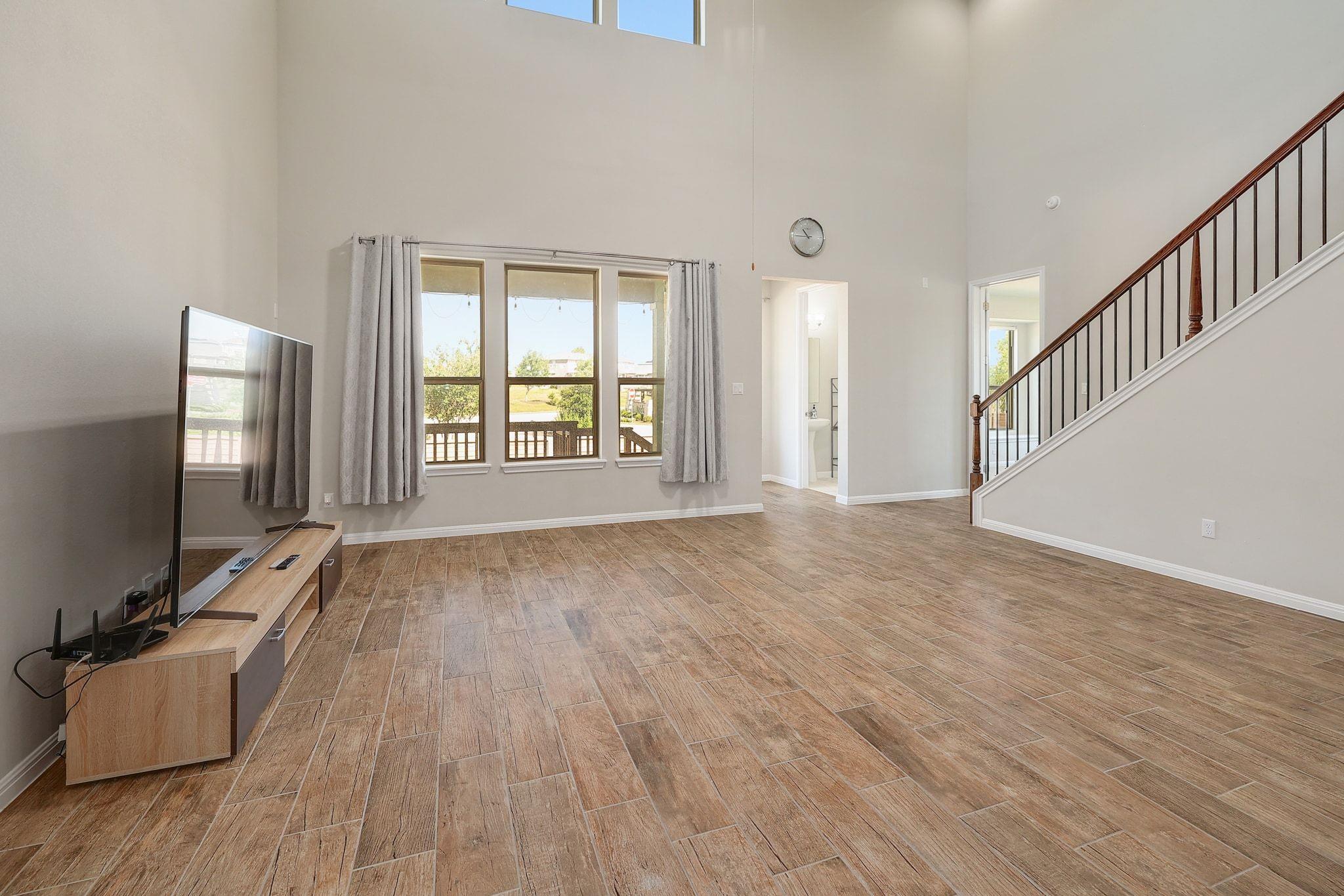 1136 Almeria Bnd Property Photo 11