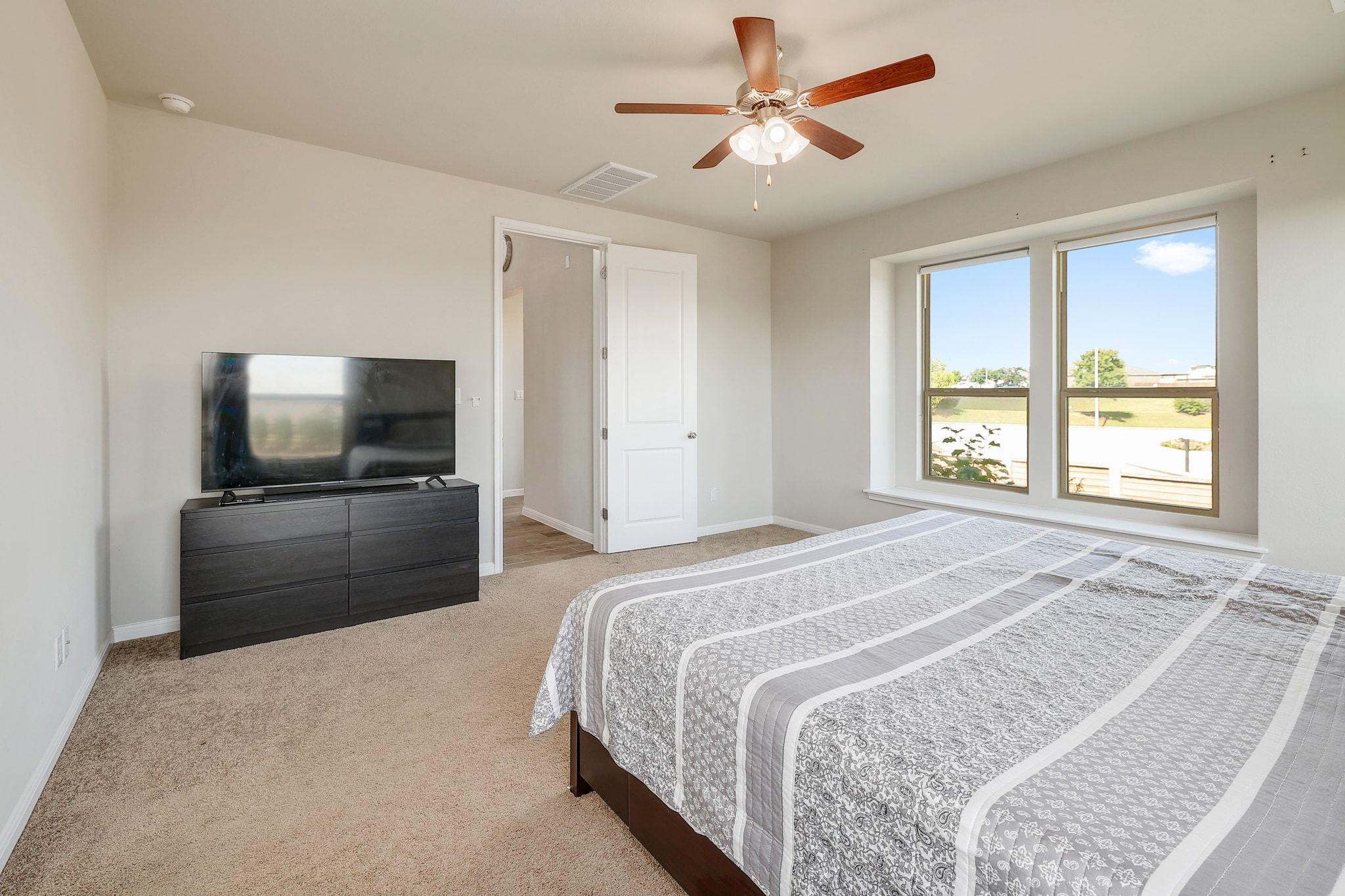 1136 Almeria Bnd Property Photo 13