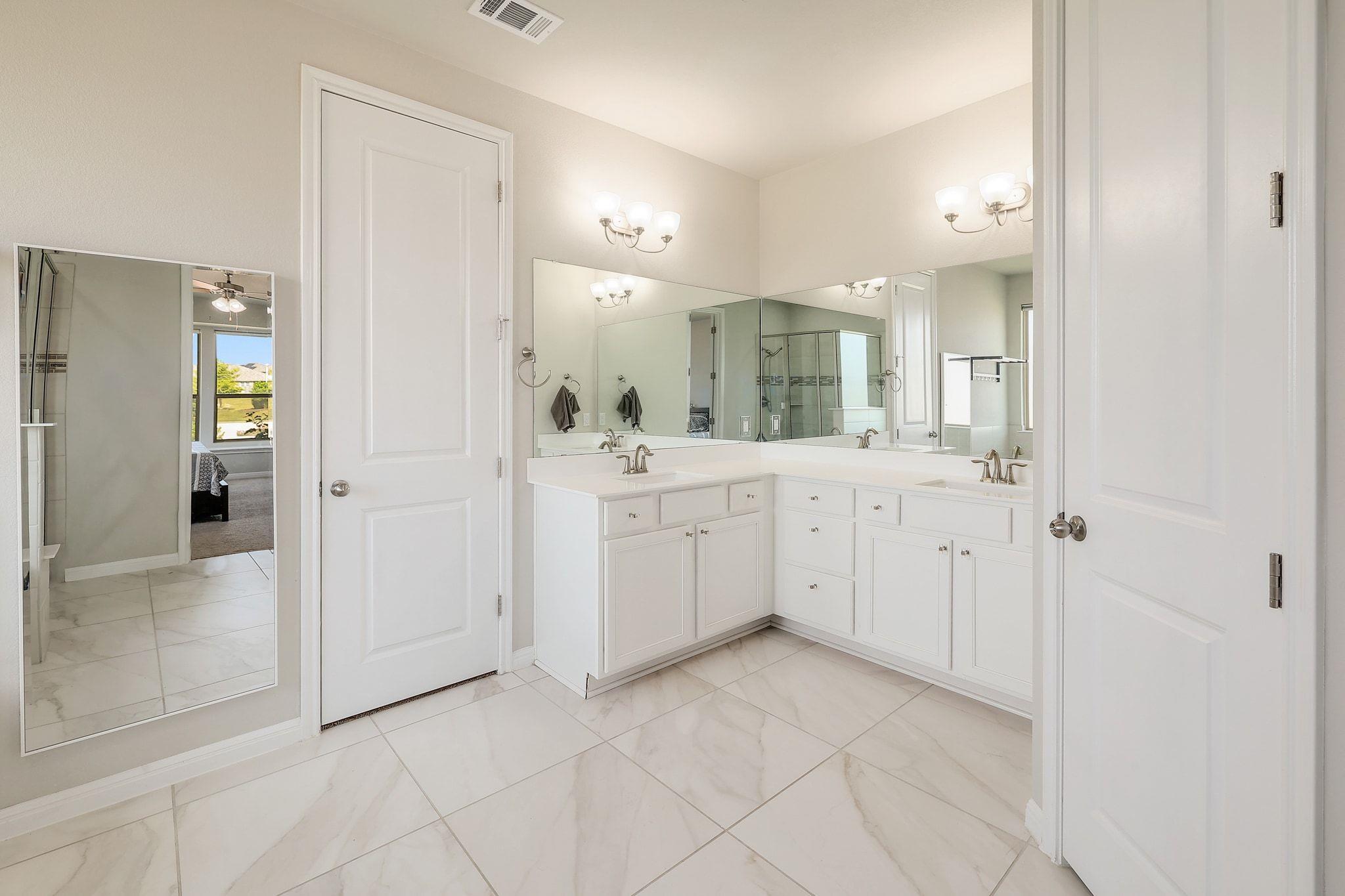 1136 Almeria Bnd Property Photo 15