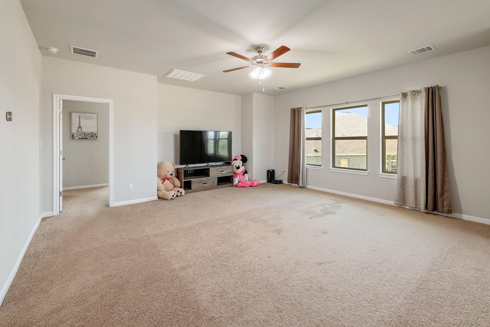 1136 Almeria Bnd Property Photo 19