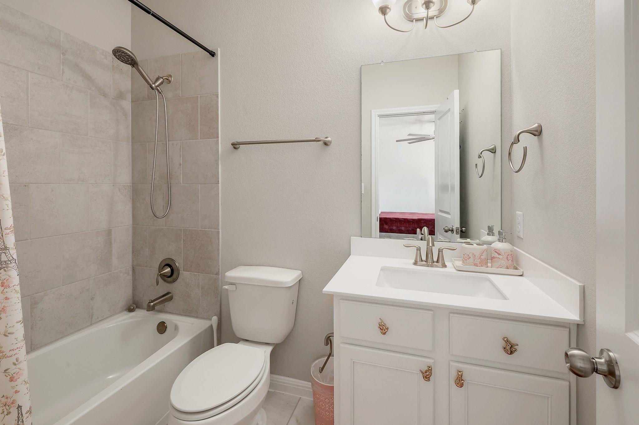1136 Almeria Bnd Property Photo 21