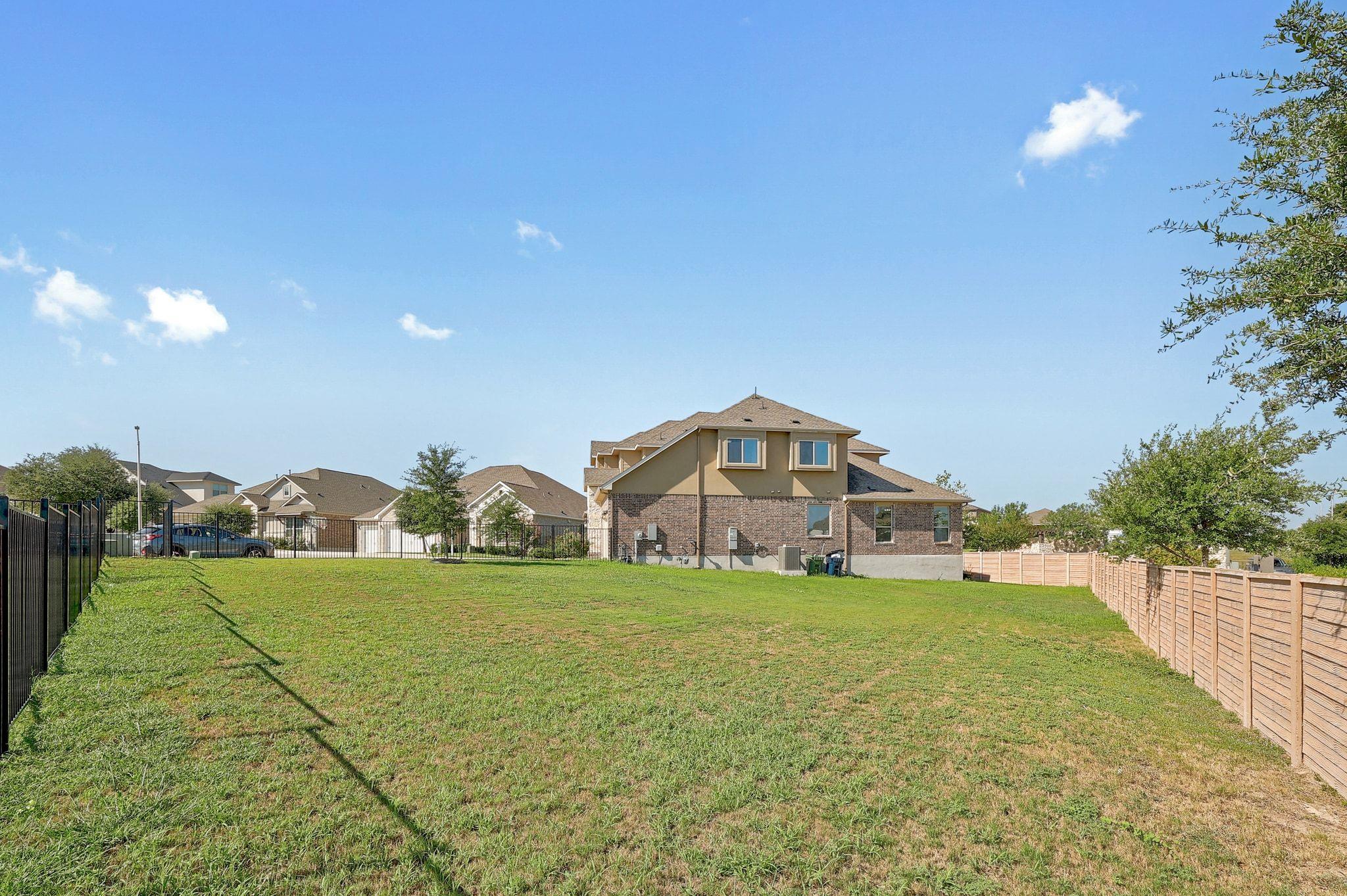 1136 Almeria Bnd Property Photo 27