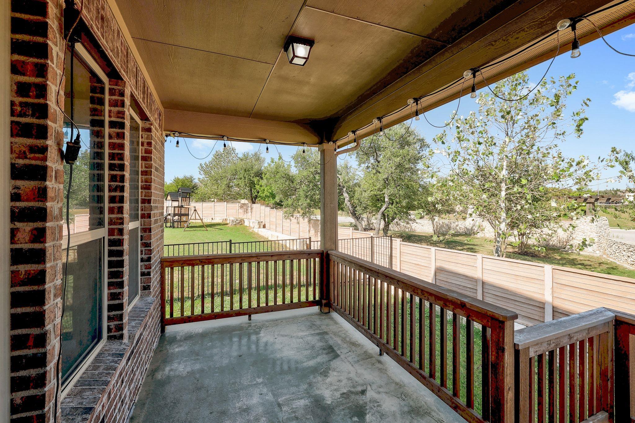 1136 Almeria Bnd Property Photo 28
