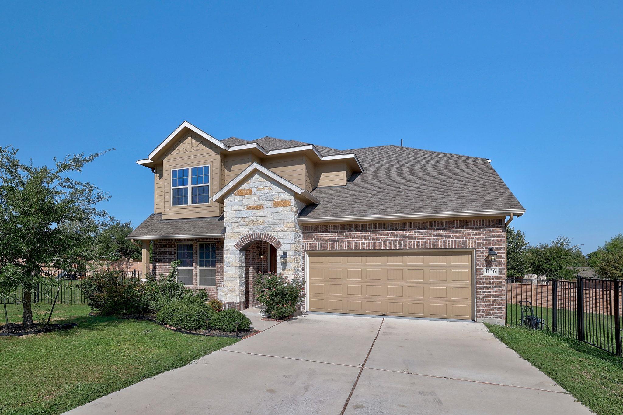 1136 Almeria Bnd Property Photo 31