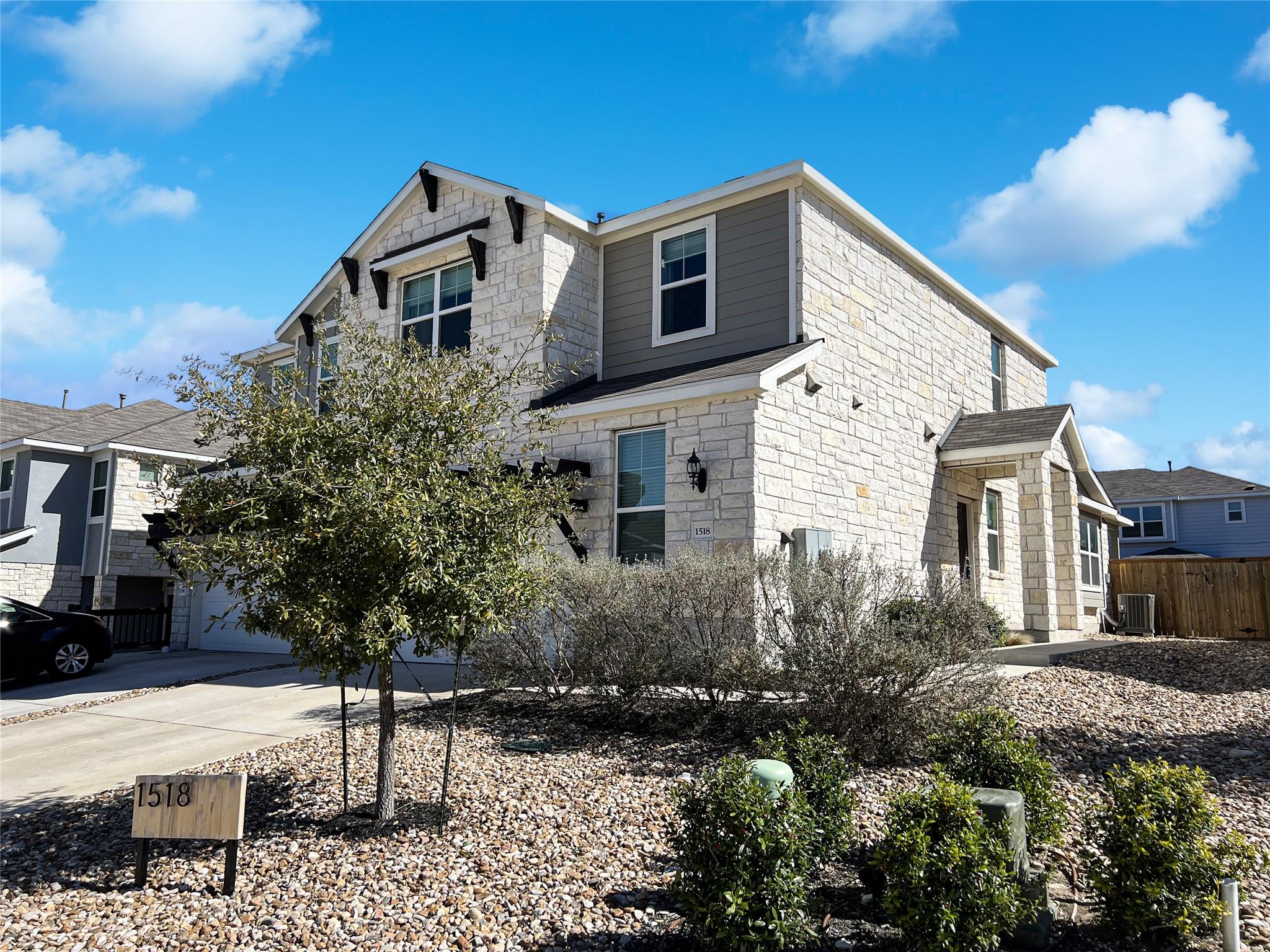 1518 Honaker Way Property Photo