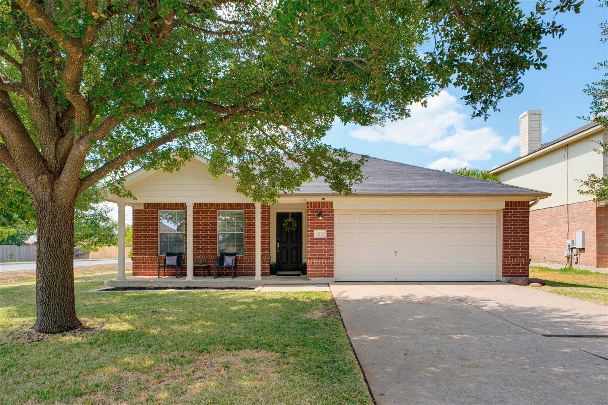 201 Hanstrom Dr Property Photo 1
