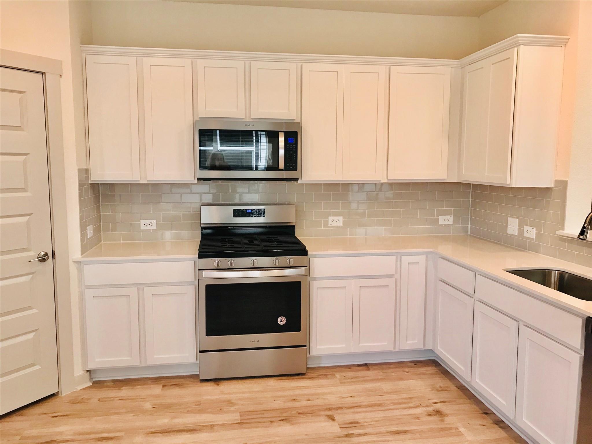 2025 Daleside Ln Property Photo 4