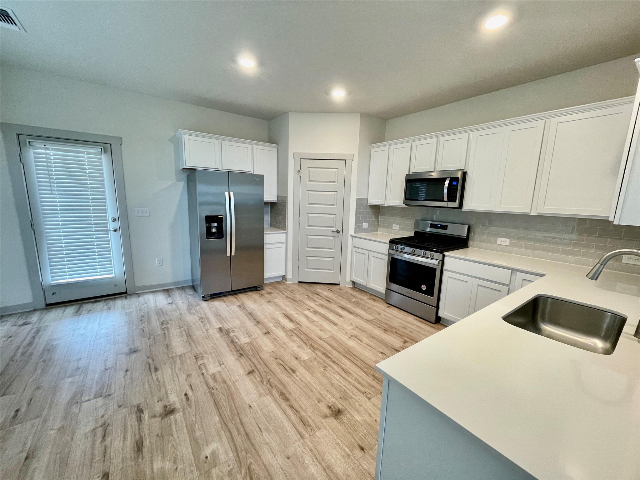 2025 Daleside Ln Property Photo 5