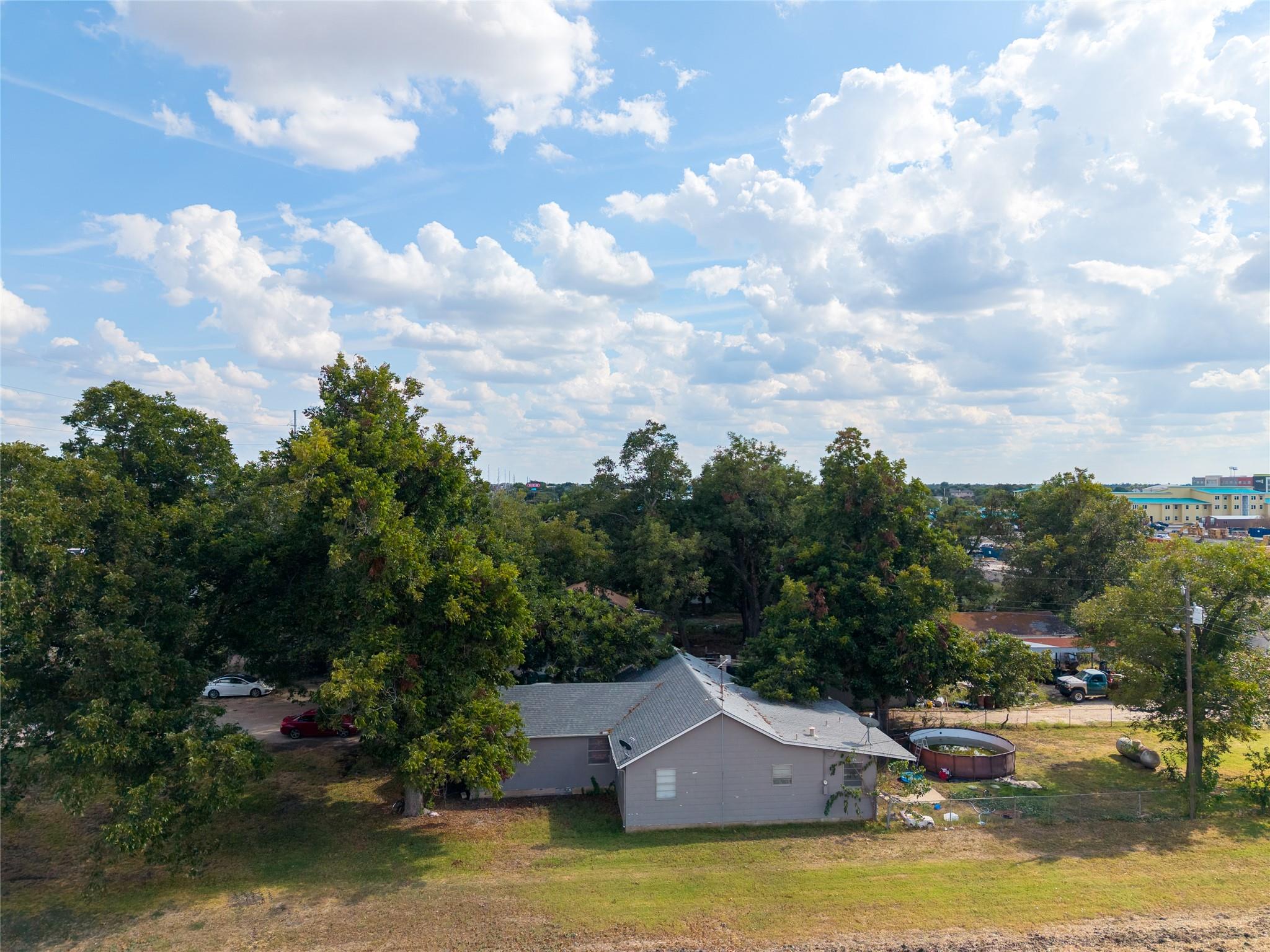 4213 N Main St Property Photo 7