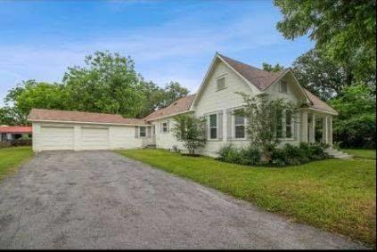 610 Bohlmann Ave Property Photo 2