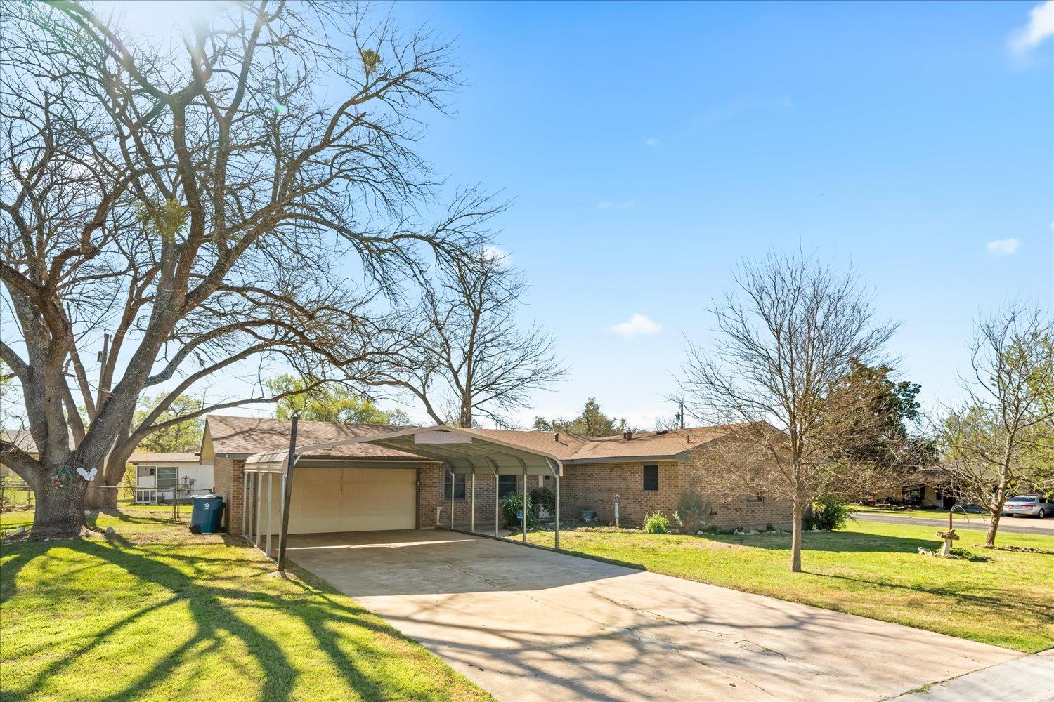 101 Plum Dr Property Photo