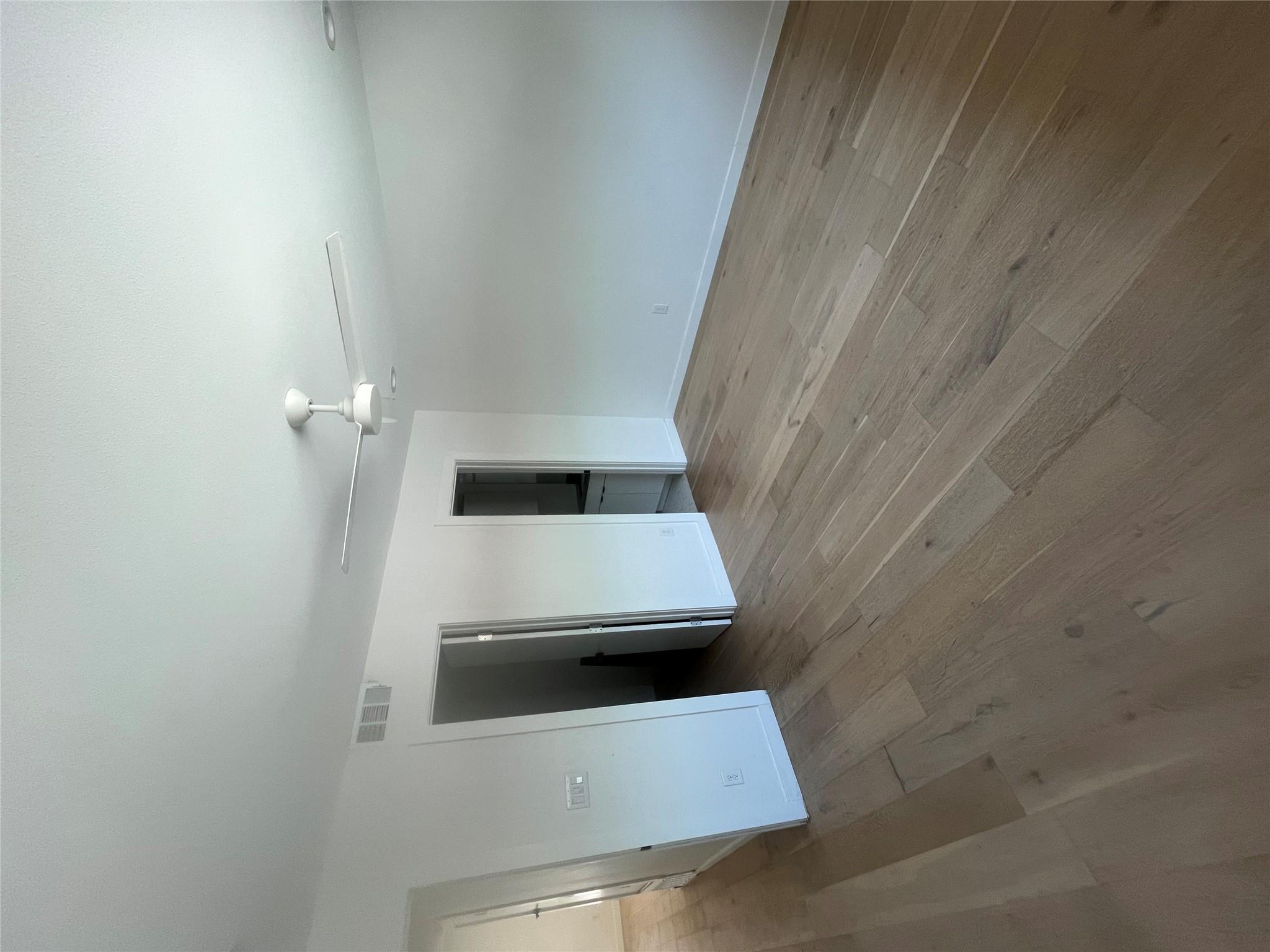 400 E 30th St #106 Property Photo 8
