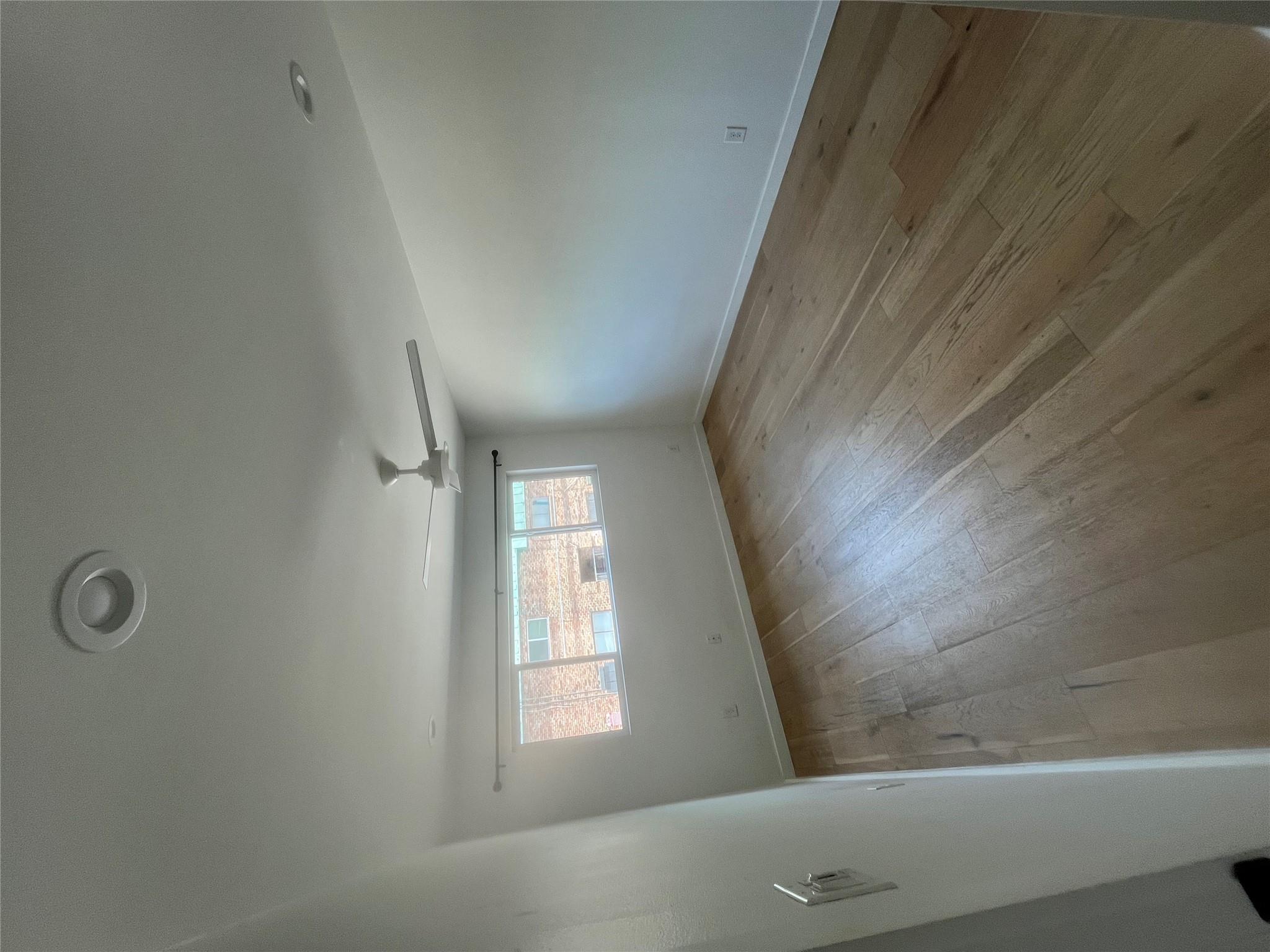400 E 30th St #106 Property Photo 10