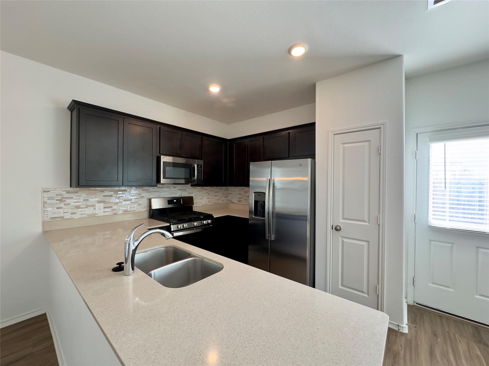 512 Gabbro Gdns Property Photo 6