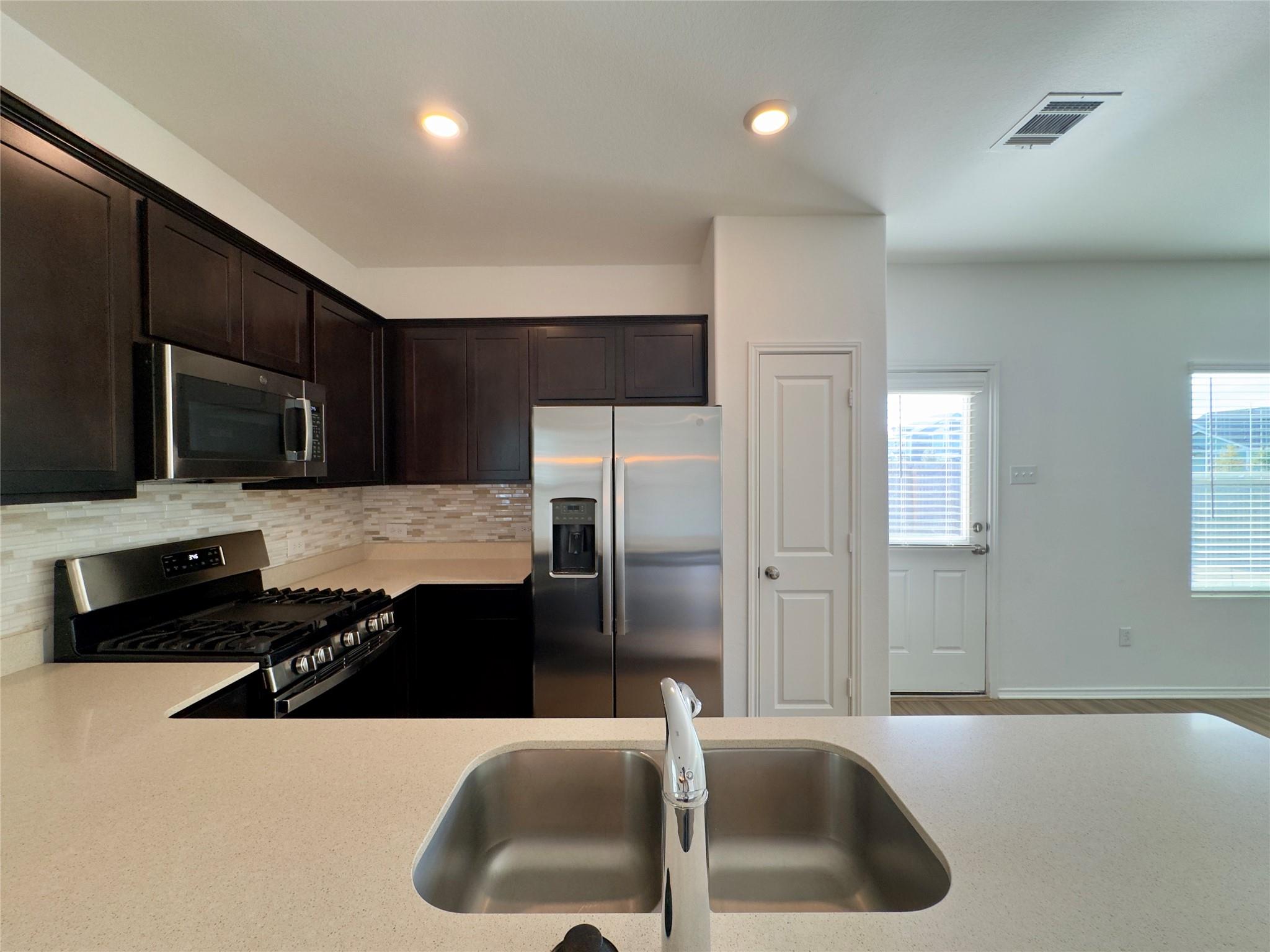 512 Gabbro Gdns Property Photo 7