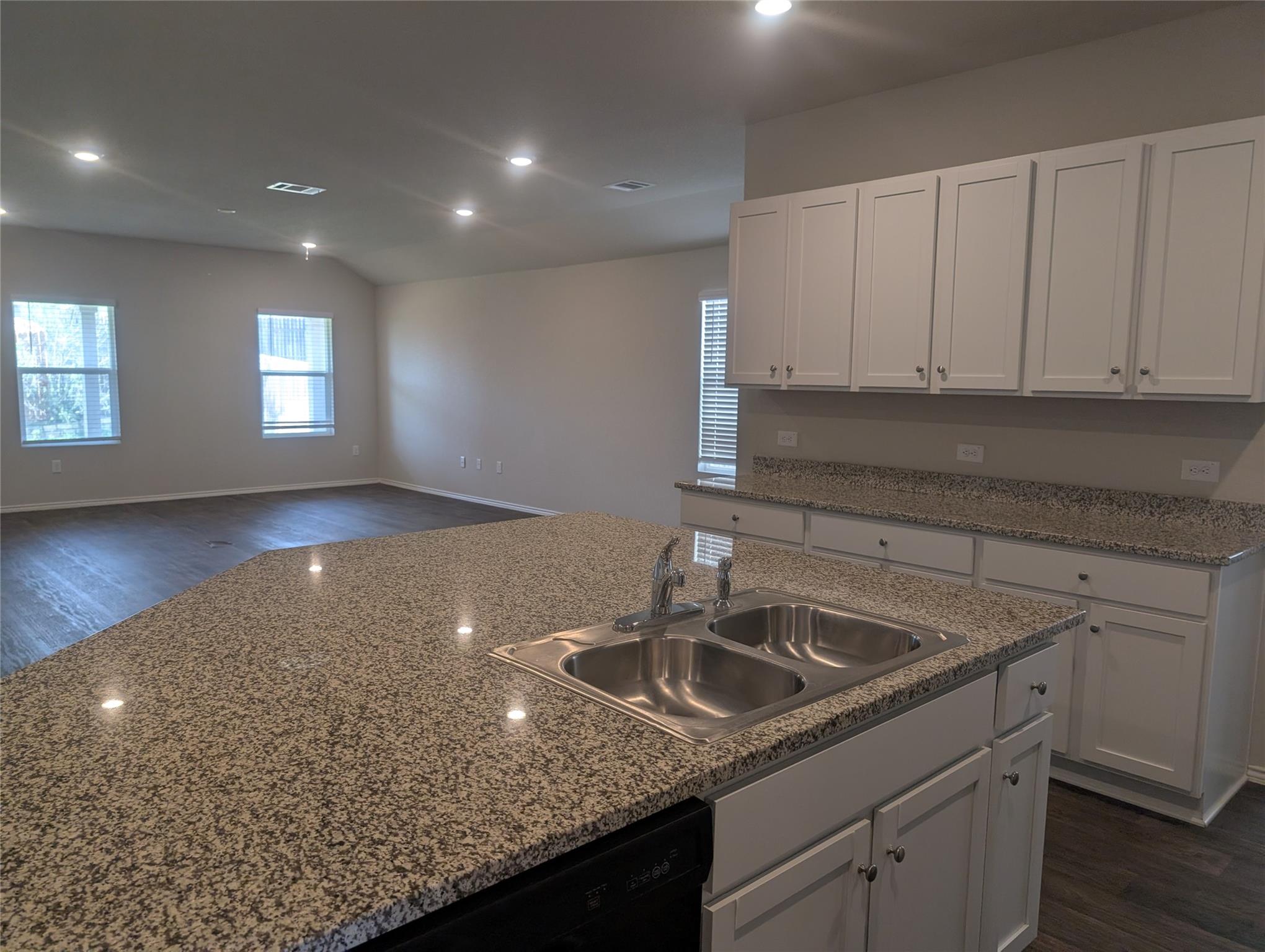 5700 Brampton Ln Property Photo 3