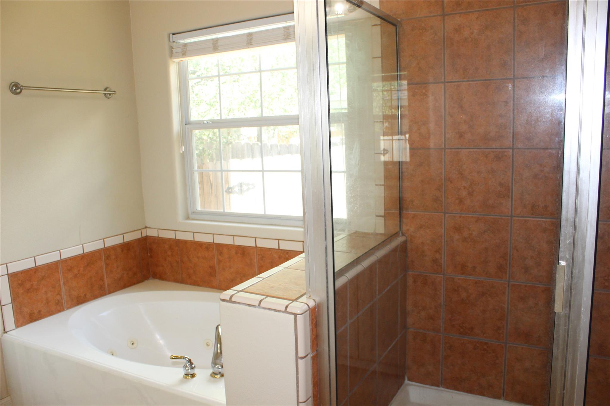 3 Honeysuckle Ln Property Photo 9