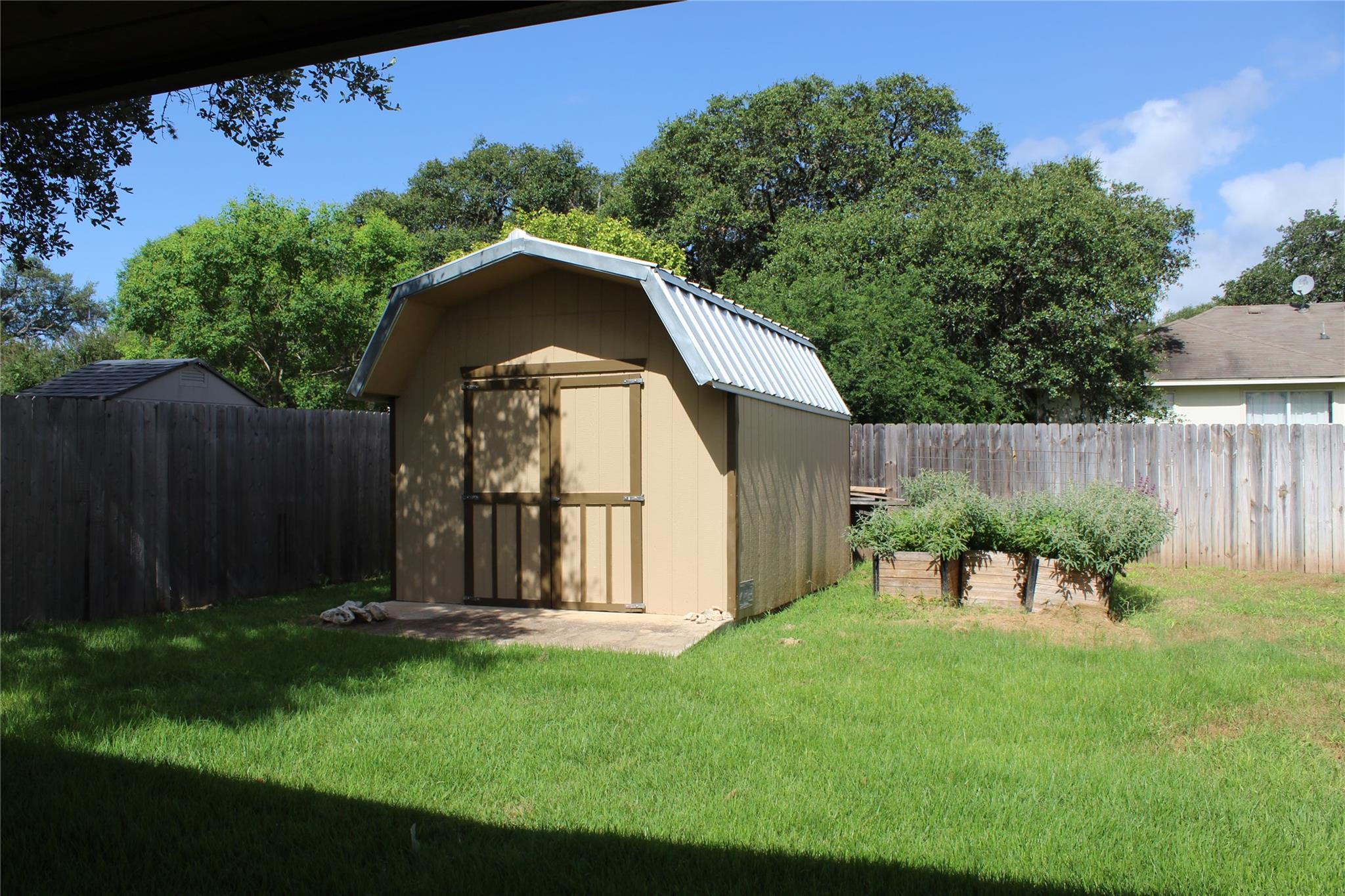 3 Honeysuckle Ln Property Photo 10