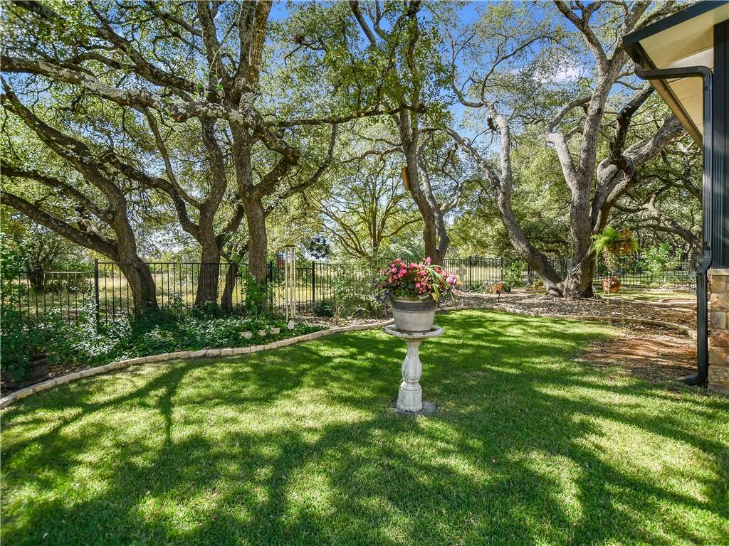 302 San Saba Dr Property Photo 1