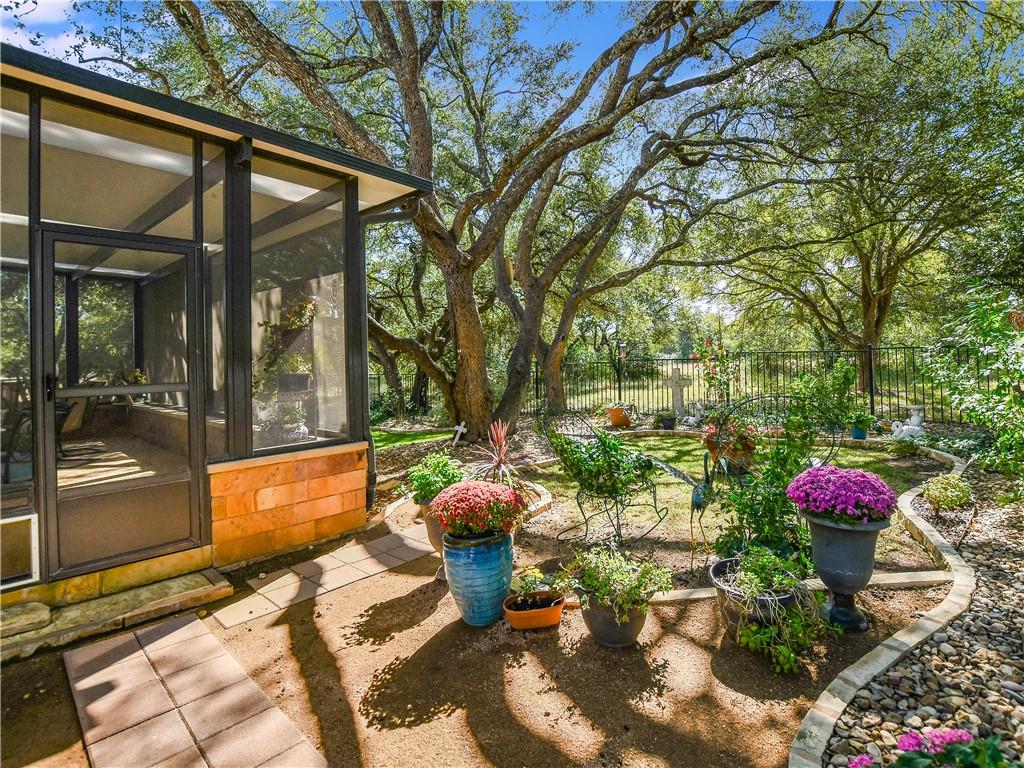 302 San Saba Dr Property Photo 24