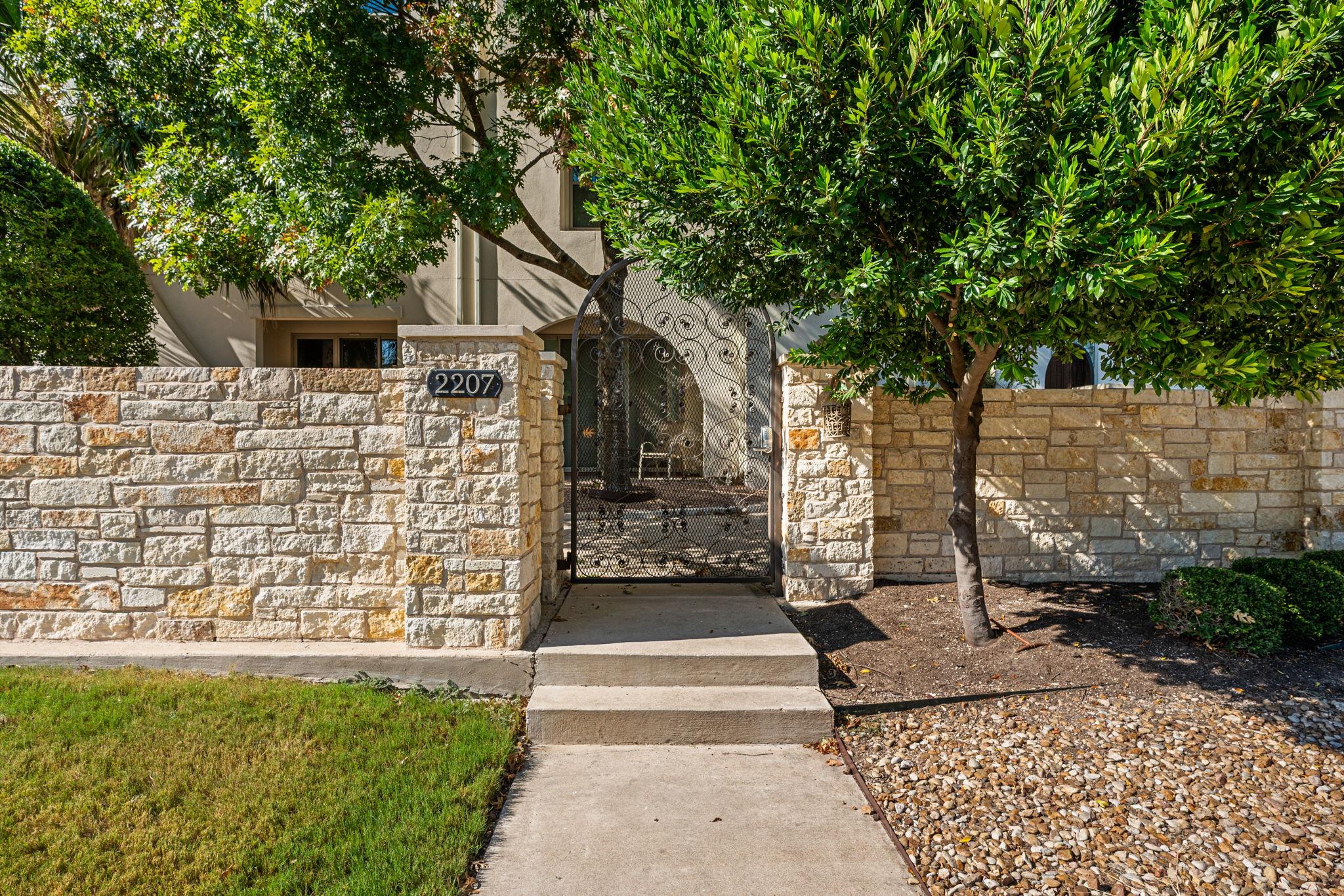 2207 Pasadena Dr #10 Property Photo 4