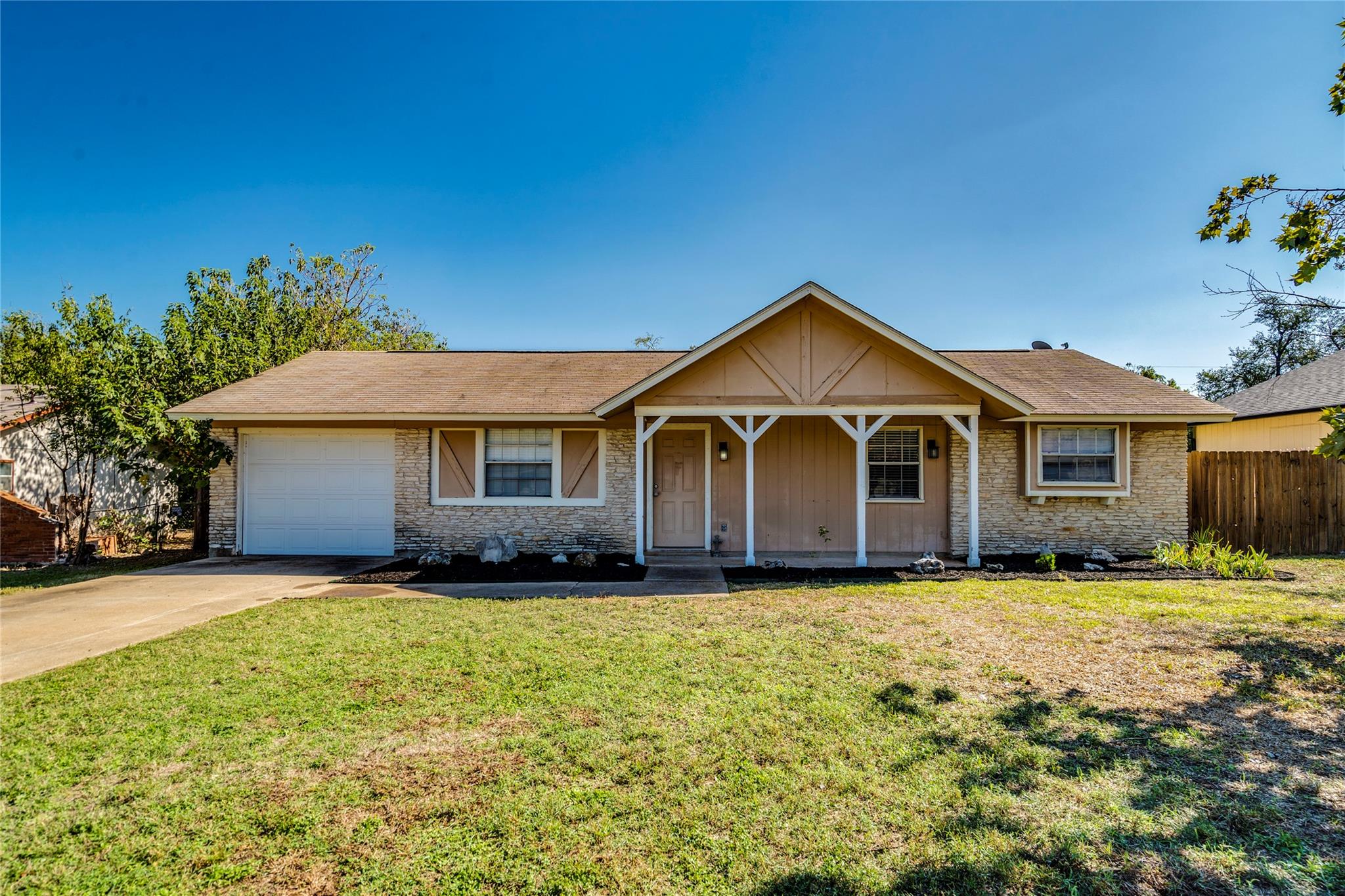 3203 White Post Rd Property Photo 1