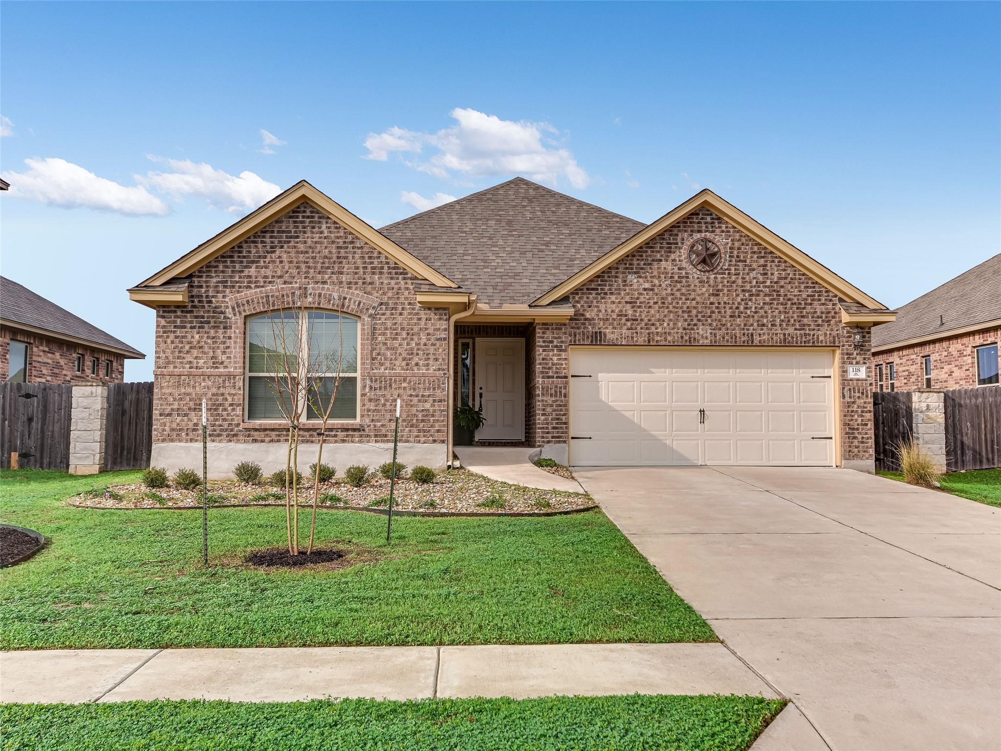118 Millsaps Ct Property Photo 1