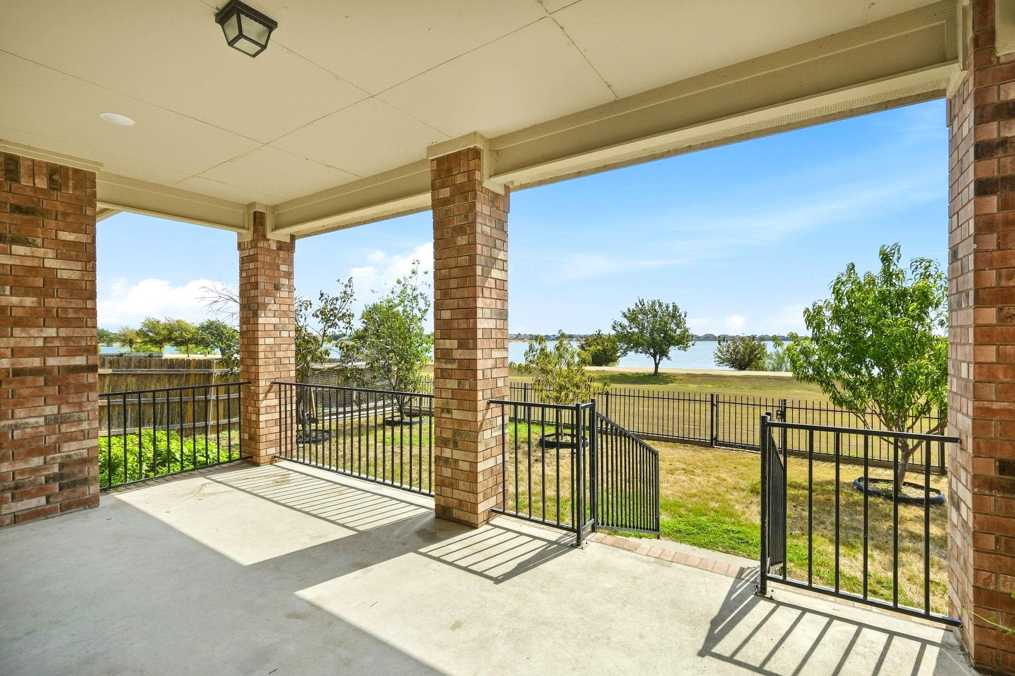 17805 Silent Harbor Loop Property Photo 3