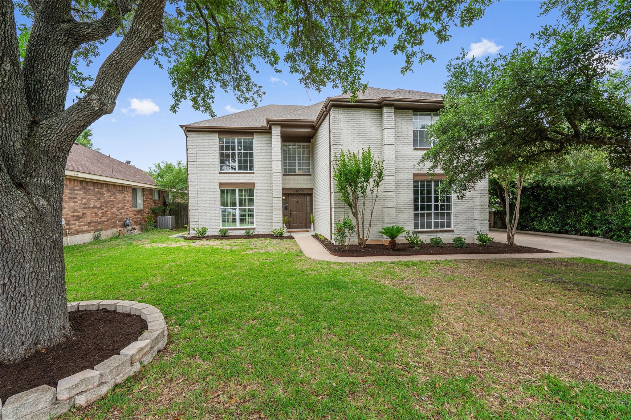 11006 Pebble Garden Ln Property Photo 2