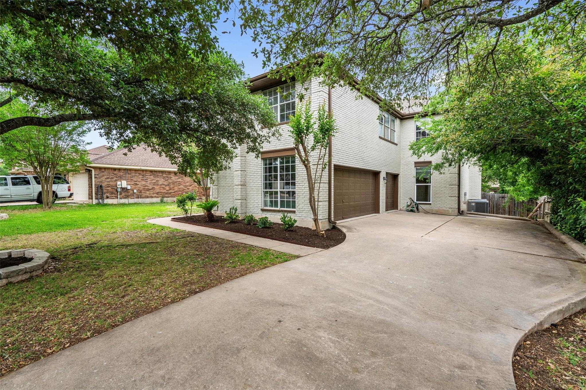 11006 Pebble Garden Ln Property Photo 3