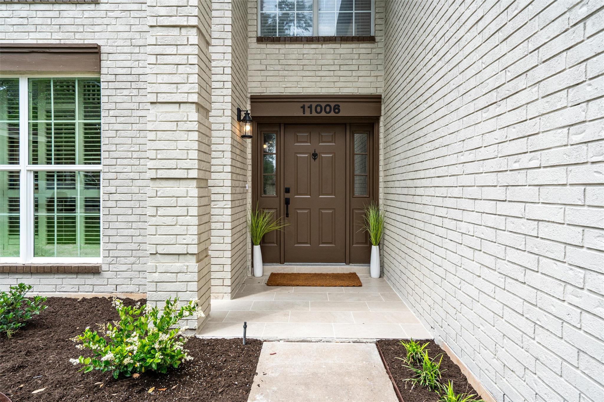 11006 Pebble Garden Ln Property Photo 4