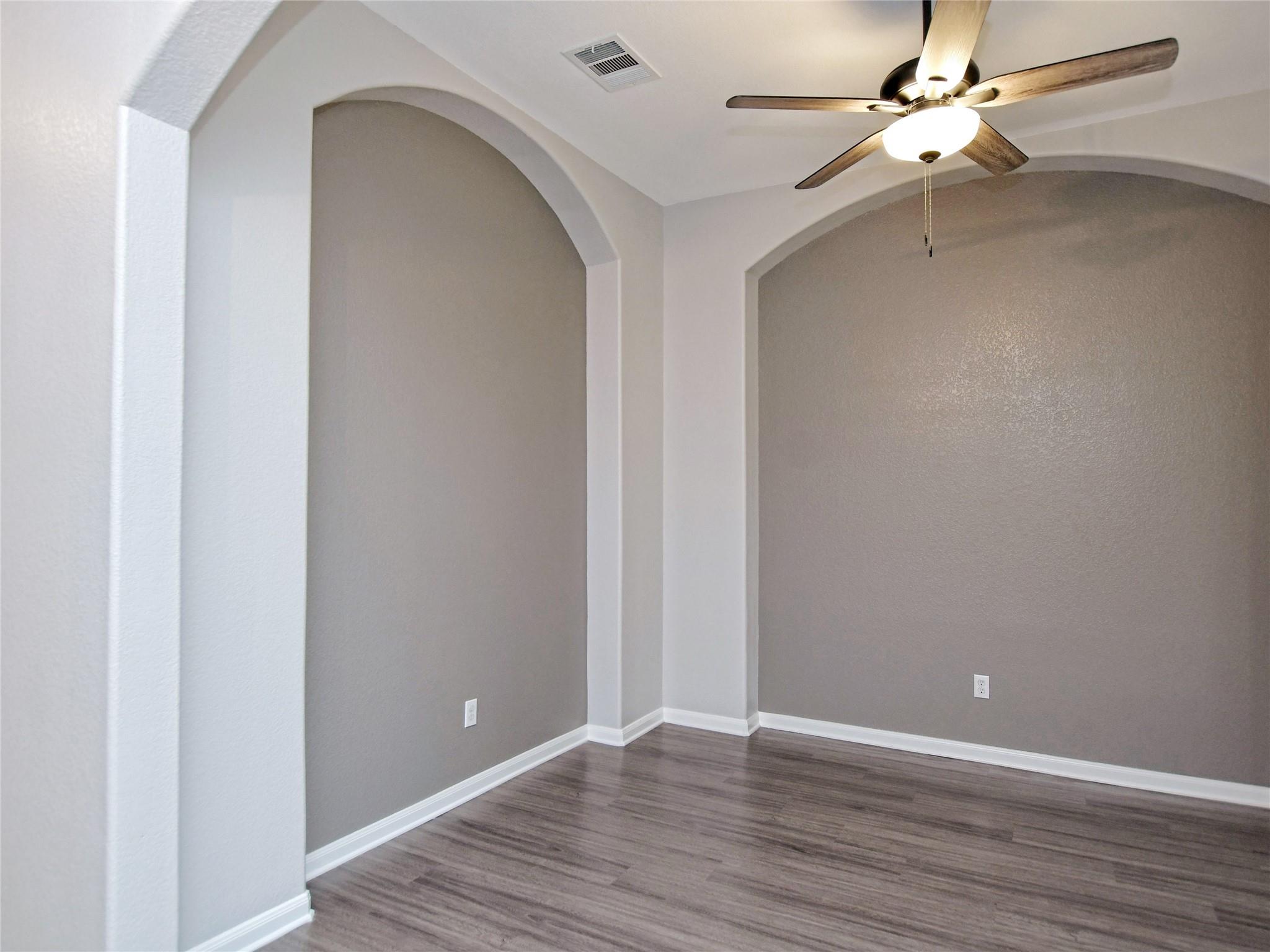 913 Old Wick Castle Way Property Photo 4