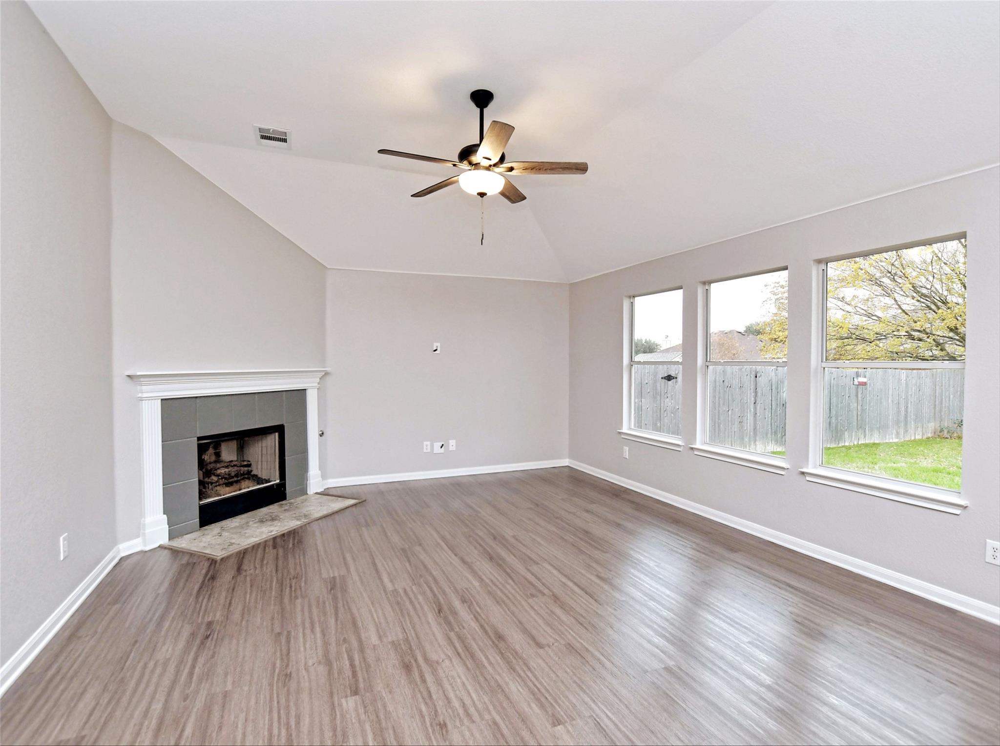 913 Old Wick Castle Way Property Photo 9