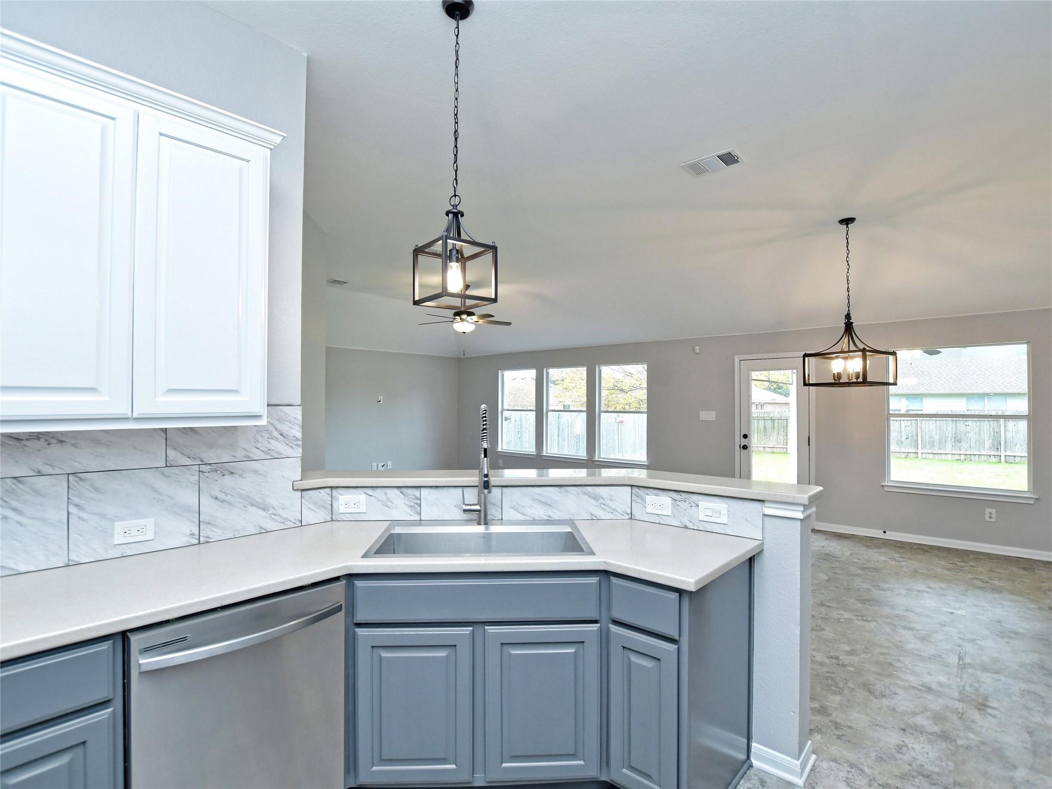 913 Old Wick Castle Way Property Photo 15