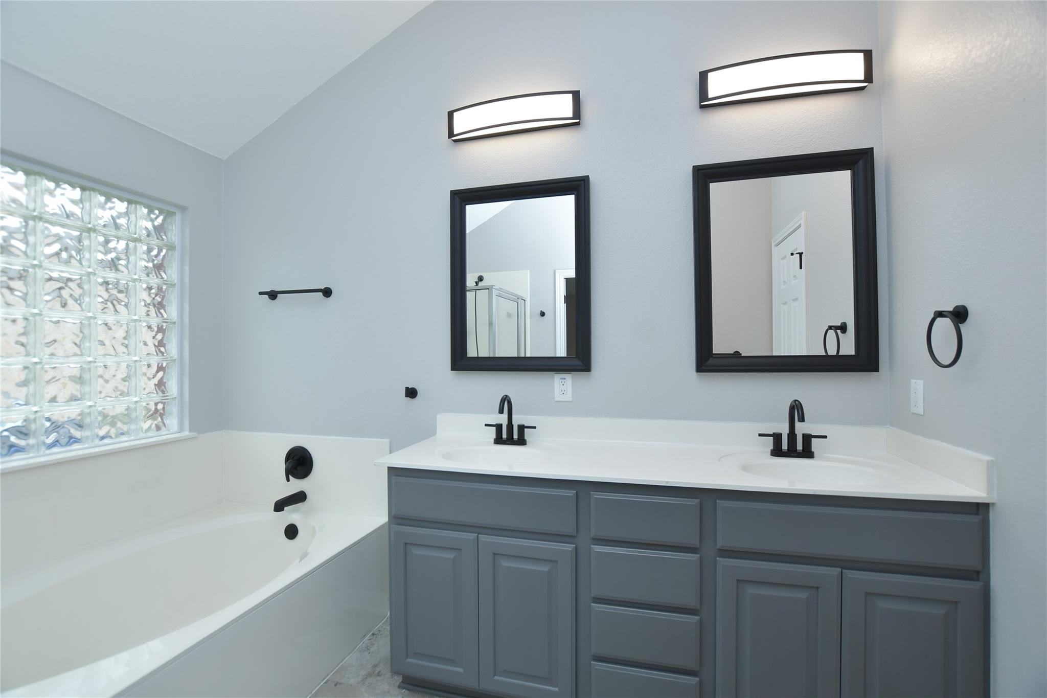 913 Old Wick Castle Way Property Photo 22