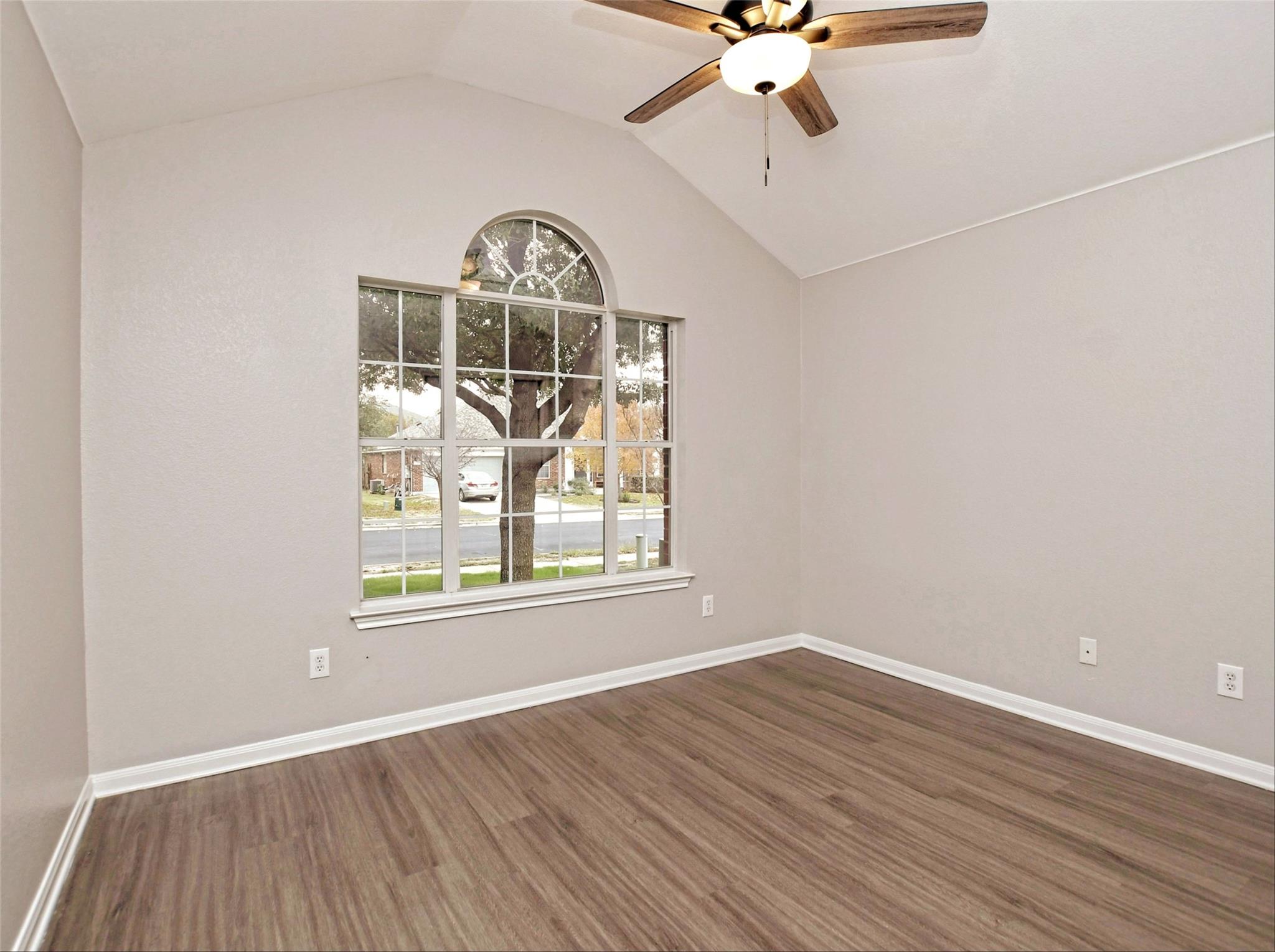 913 Old Wick Castle Way Property Photo 24