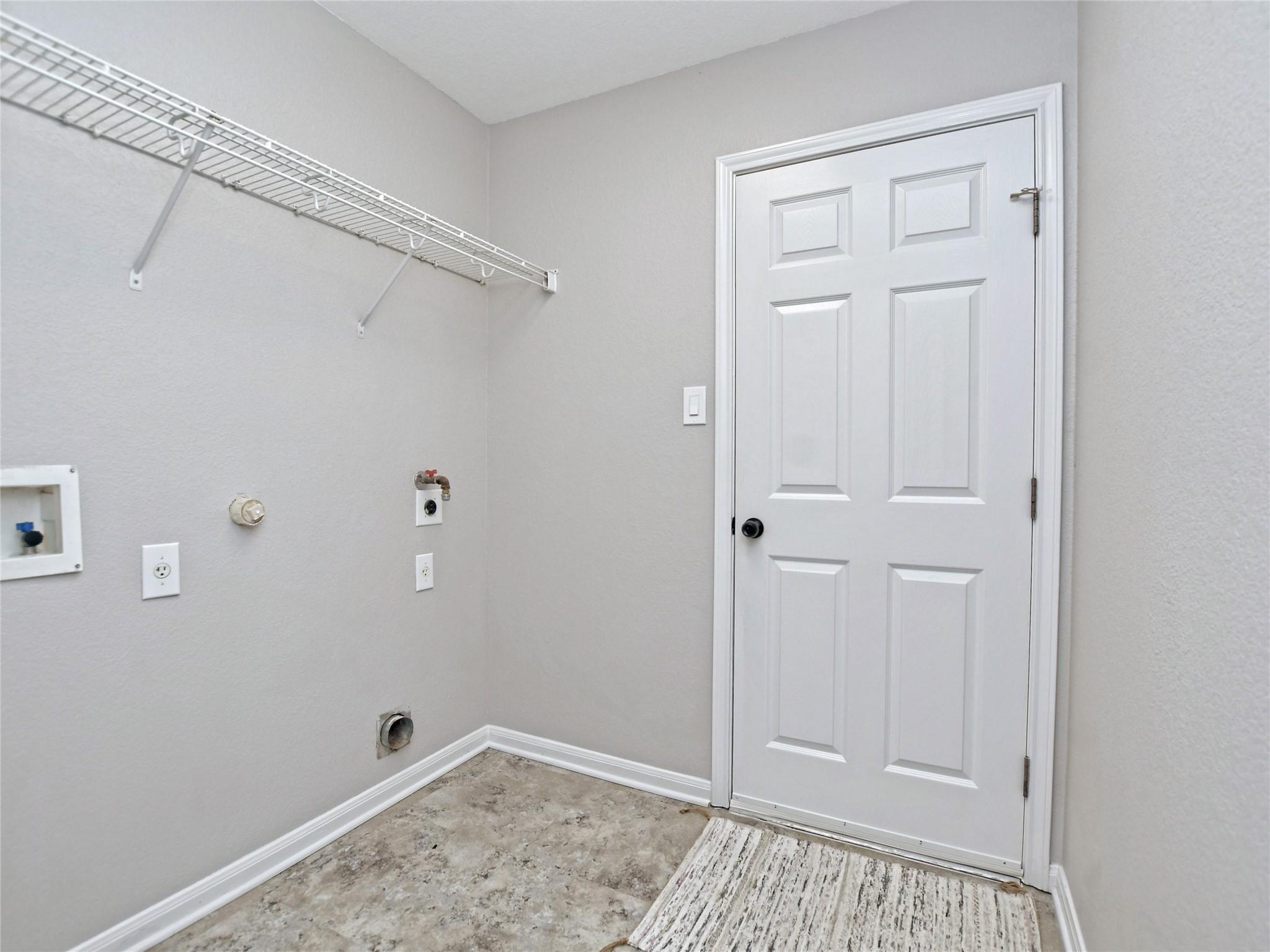 913 Old Wick Castle Way Property Photo 28