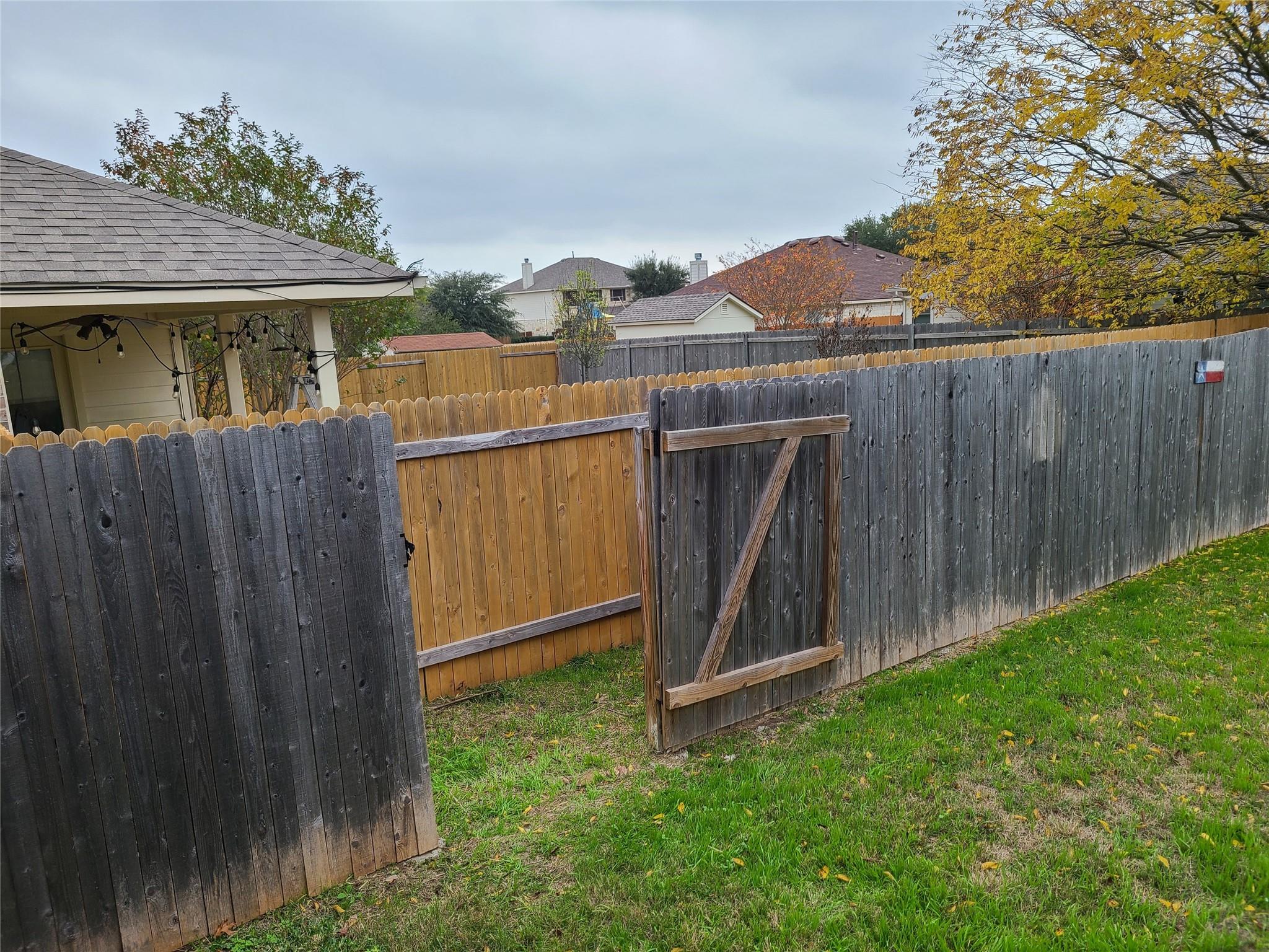 913 Old Wick Castle Way Property Photo 32