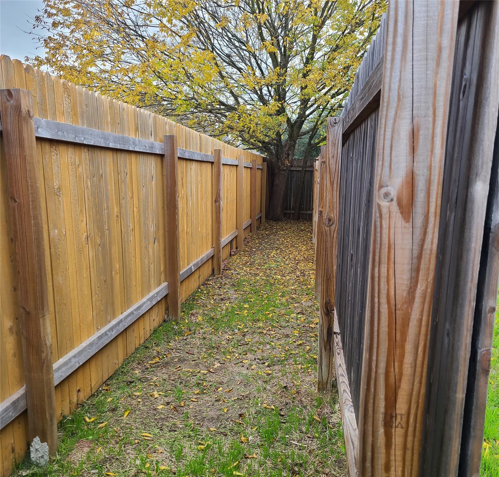 913 Old Wick Castle Way Property Photo 33