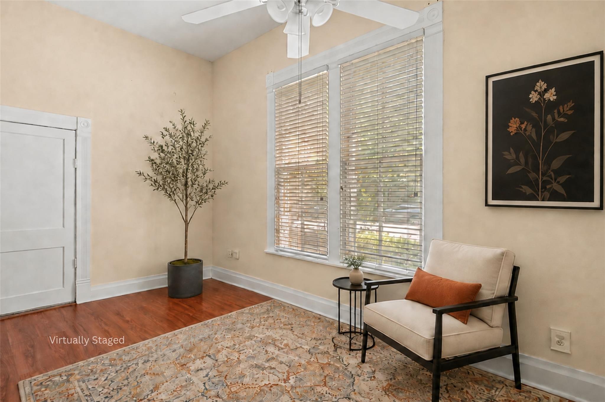 212 W 43rd St #a Property Photo 4
