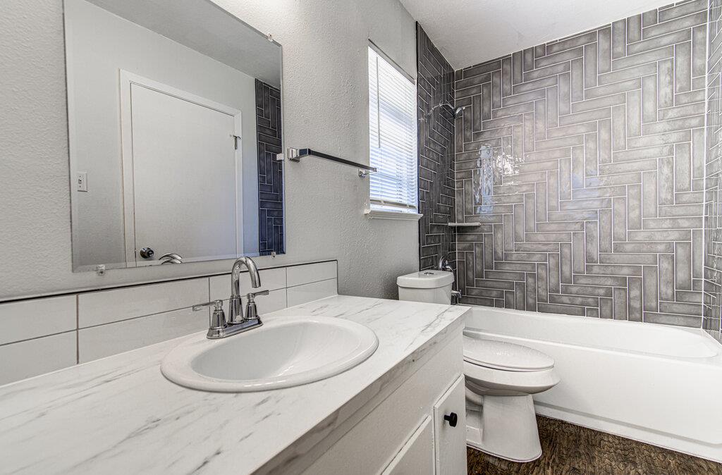 5703 Gloucester Ln #a Property Photo 16