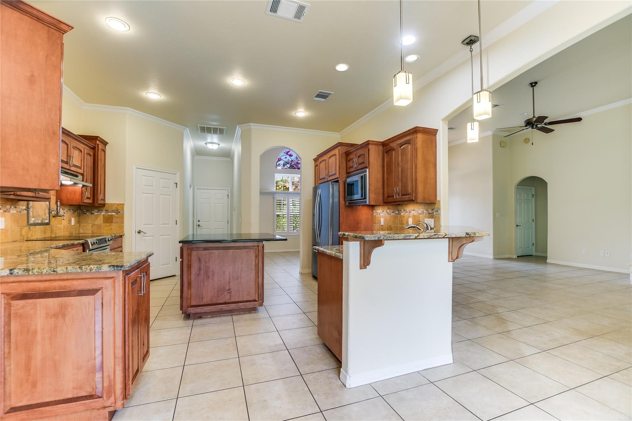 1002 Madison Cir Property Photo 4