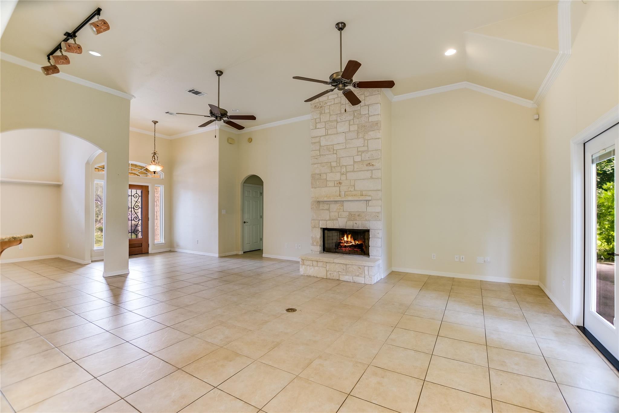 1002 Madison Cir Property Photo 5