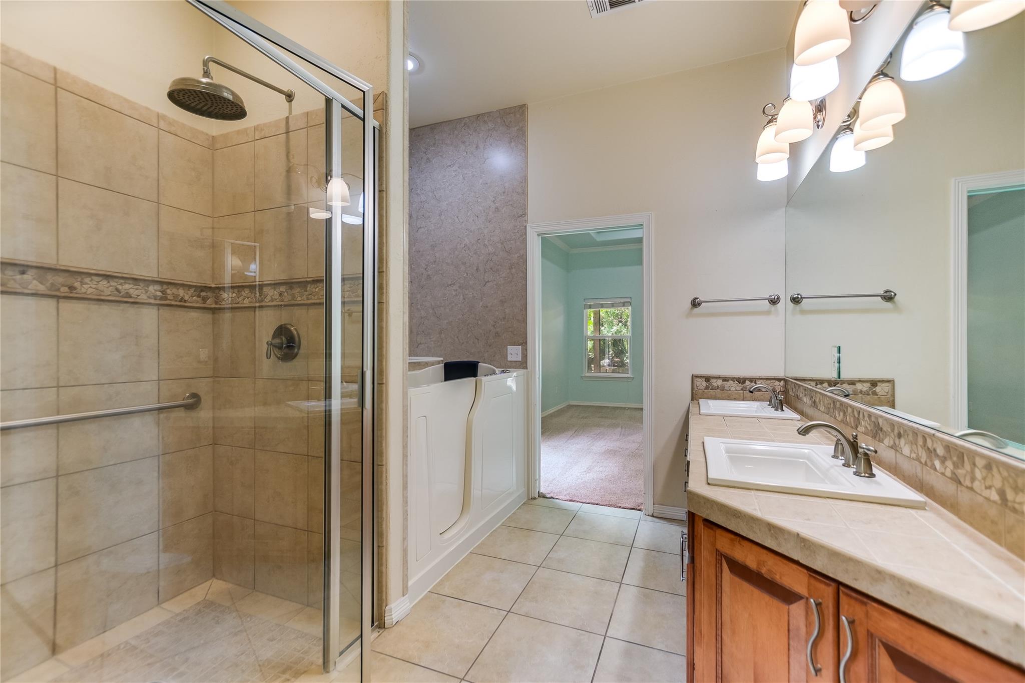 1002 Madison Cir Property Photo 12