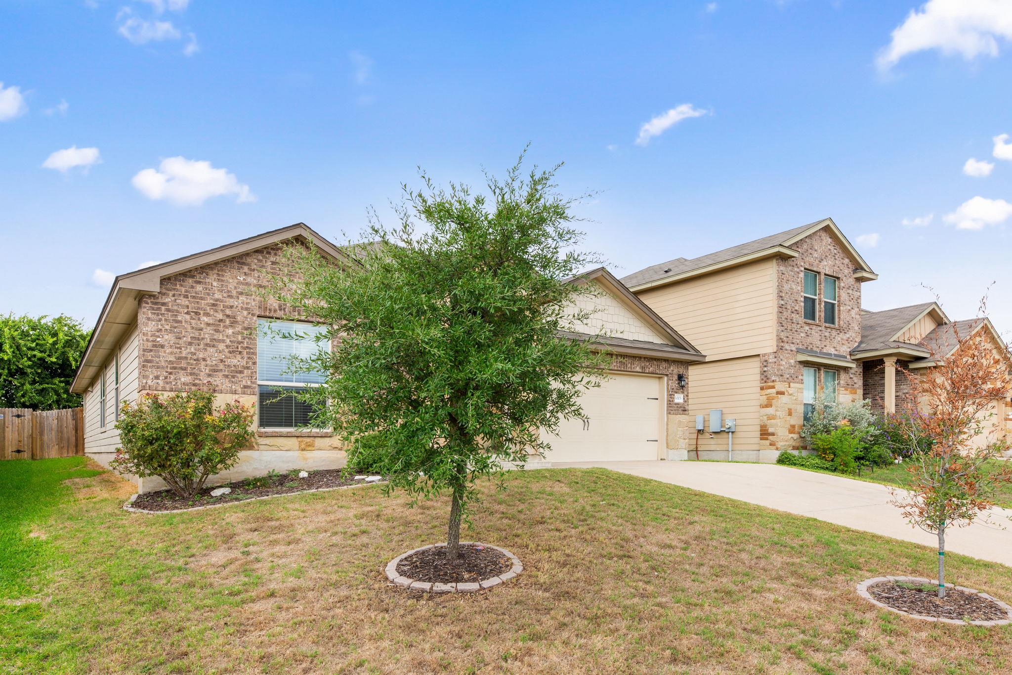 1005 Ibis Falls Loop Property Photo 2