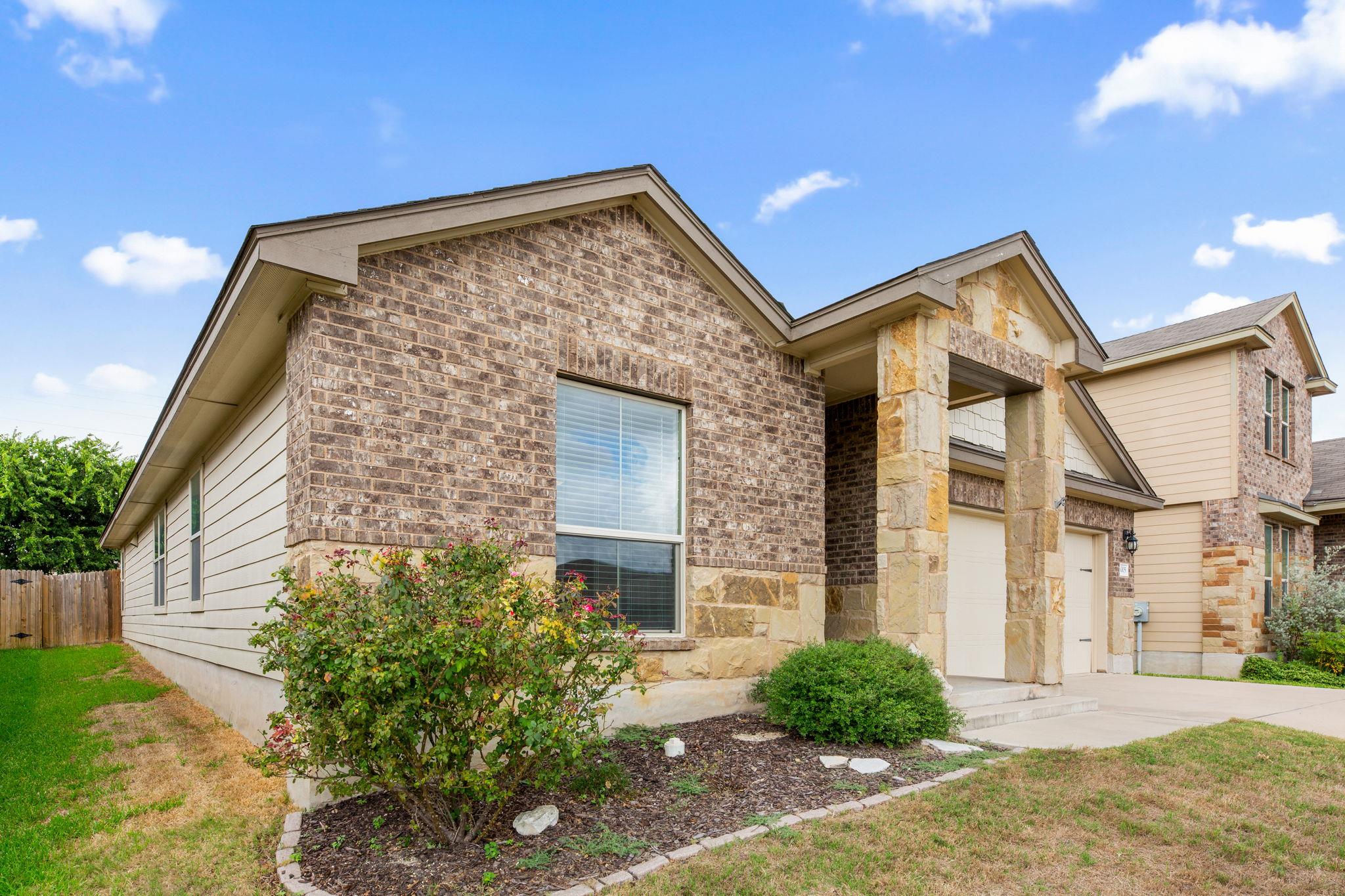 1005 Ibis Falls Loop Property Photo 4