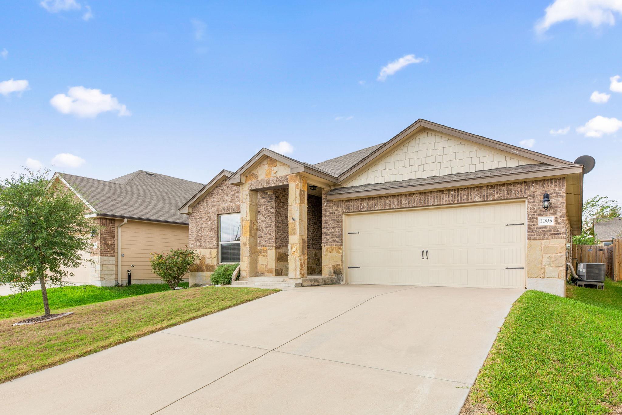 1005 Ibis Falls Loop Property Photo 5