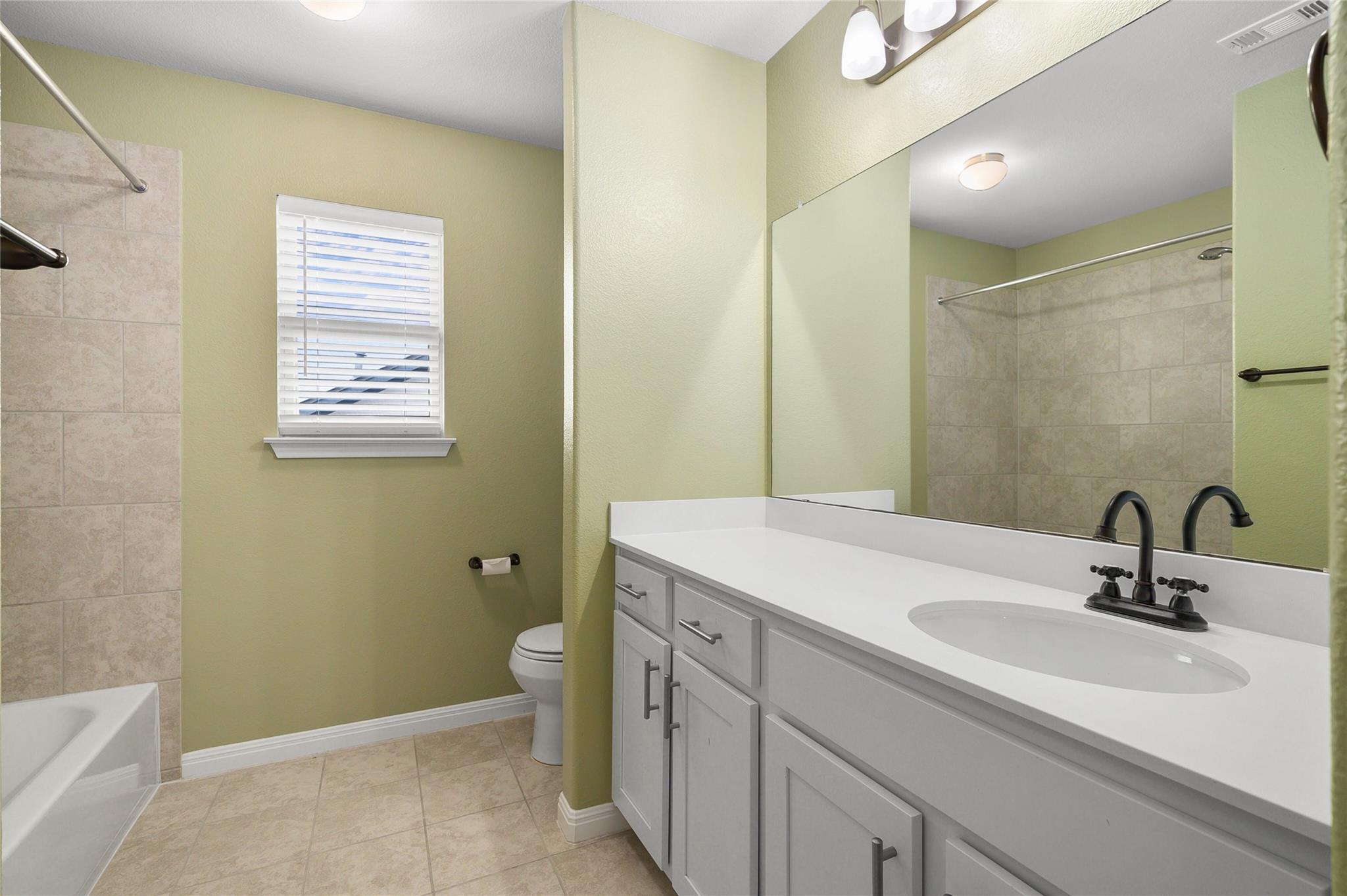 101 Lambert St Property Photo 27